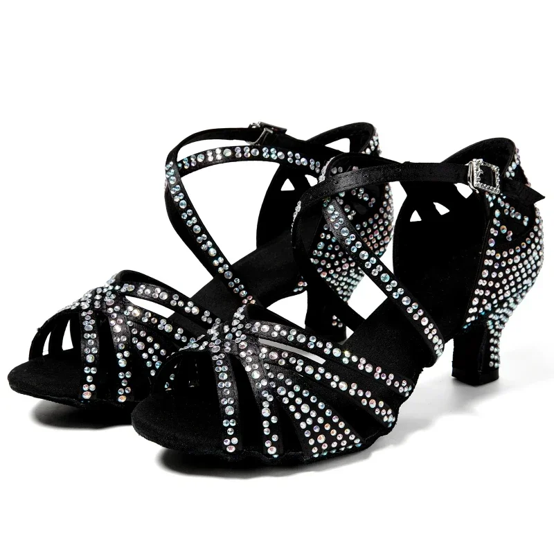 The new diamond-encrusted Latin dancing shoes are just the soft soles of the dancing shoes square ballroom dancing shoes