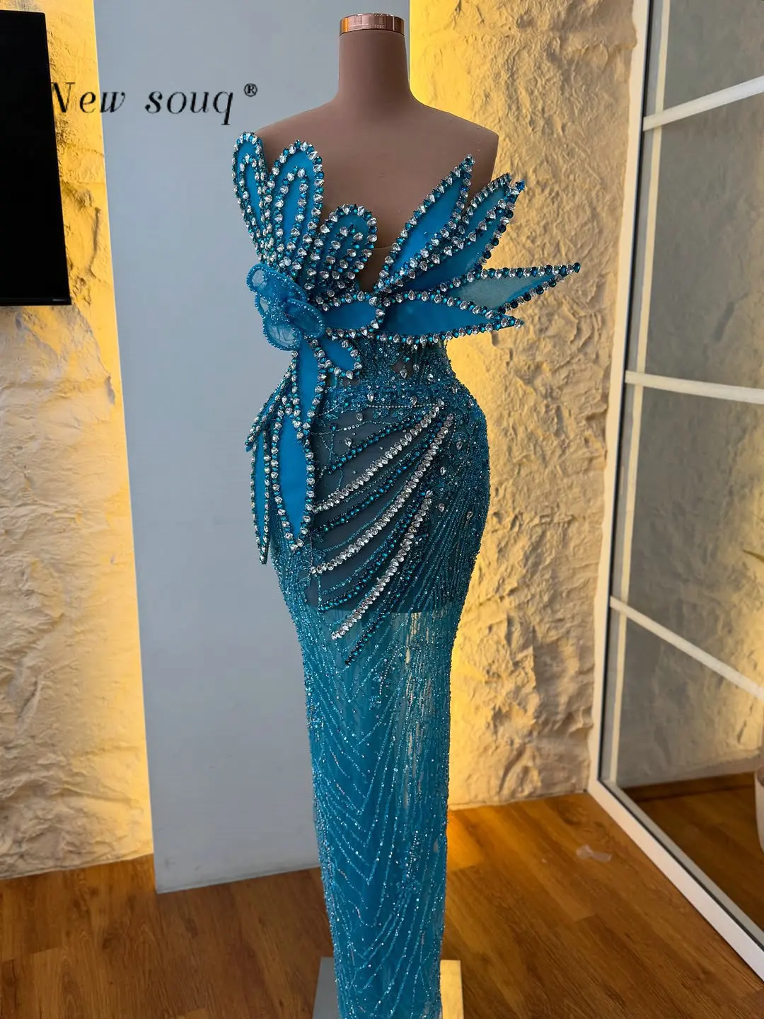 

High Fashion Blue Sparkle Crystals Evening Dresses Customized Sleeveless Sexy Illusion Special Occasions Long Prom Party Gowns