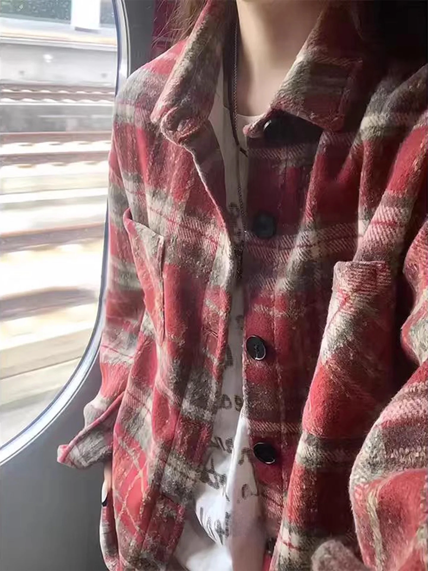 

Красная клетчатая фланелевая рубашка с длинным рукавом в американском ретро-стиле для мужчин, осенняя, в стиле кэжуал, люксовая, свободного кроя, для повседневной носки