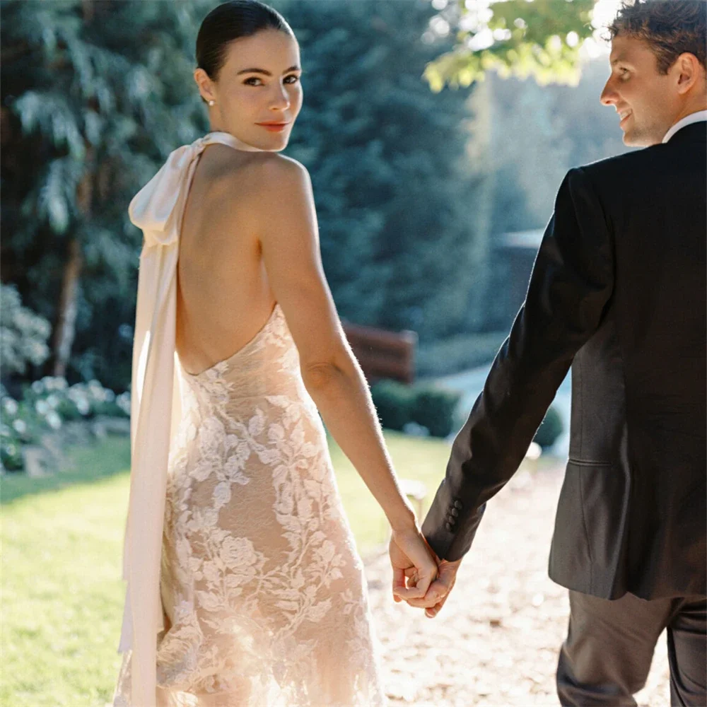 Elegante abito da sposa a sirena 2024 con scollo all'americana e perline in pizzo senza schienale, abito da sposa con strascico per le donne