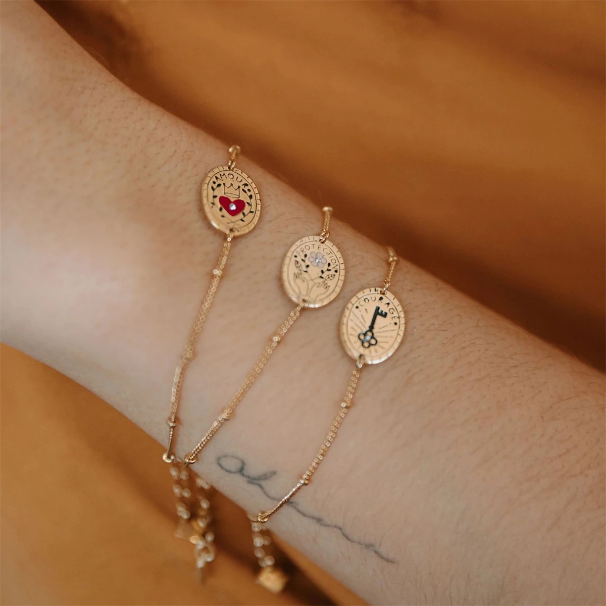 

Flower Series Retro Exquisite Bracelet High end Versatile Gold Plated Color Preserved Women's Gift