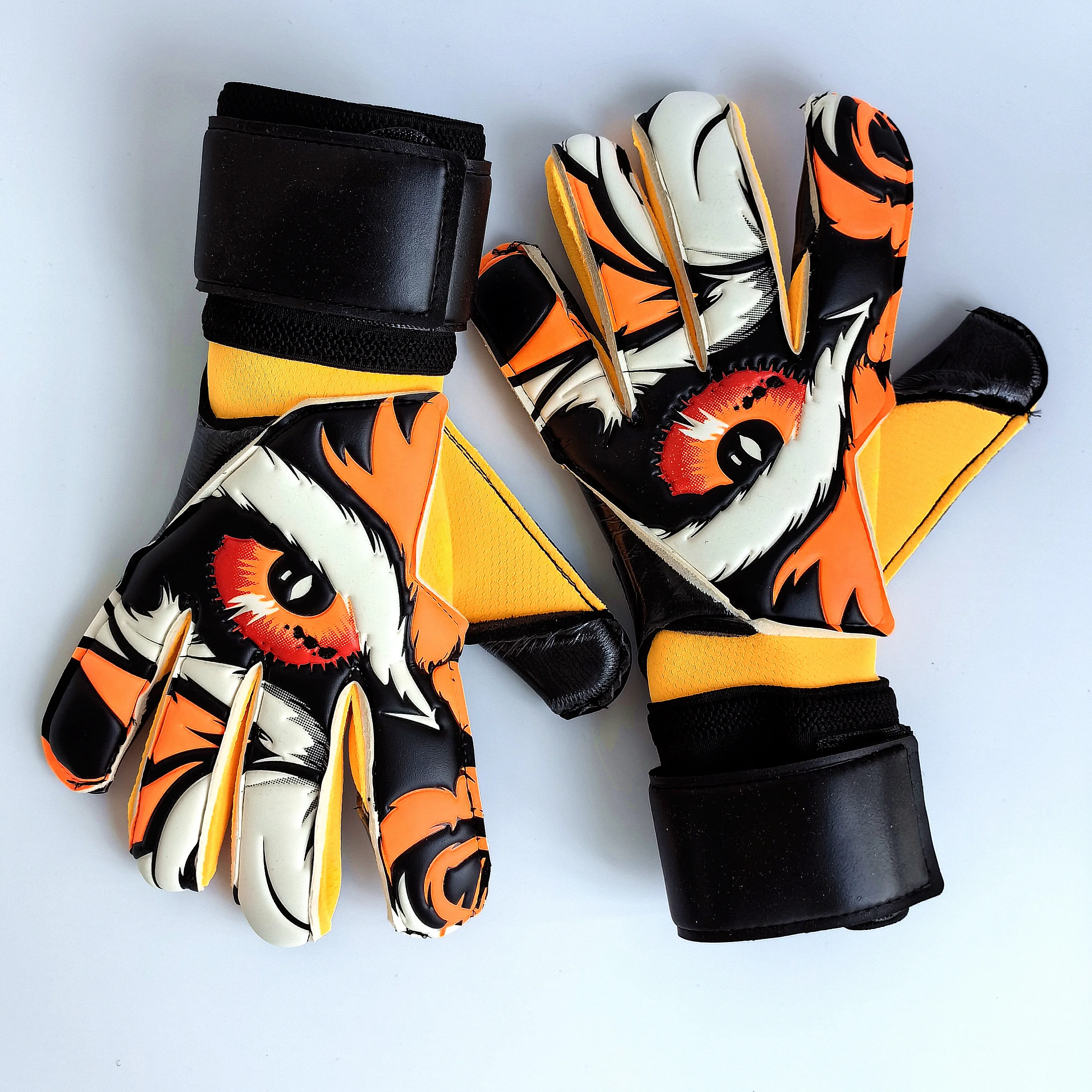 Soccer goalkeeper gloves VG3 style inner seam cut for anti slip and high viscosity, all latex without finger guard