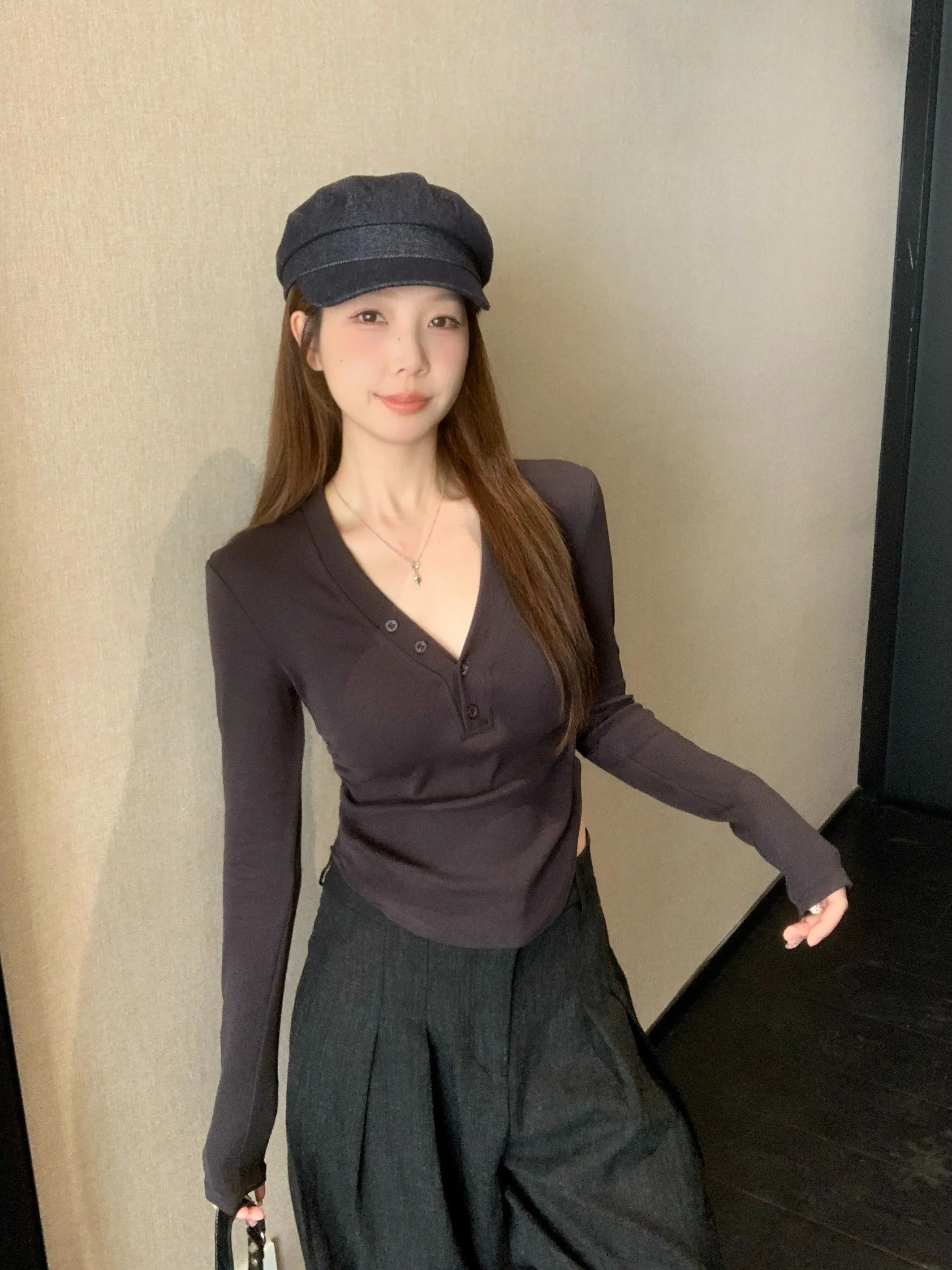 

plus Size Women's Slim Fit Long Sleeve V-Neck T-Shirt Early Autumn New Style Versatile Base Layer Top Korean Style Commute Wind