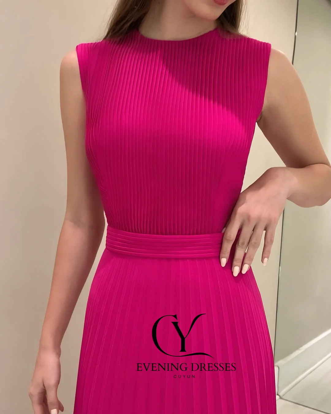ชุดราตรี CUYUN สีชมพูสดใส คอทรงโอ แขนกุด จับจีบ ทรงเอไลน์  ชุดออกงานหรูหราสง่างาม  ชุดเดรสสำหรับงานวันเกิดผู้หญิง ปี 2025  รับตัดตามสั่ง