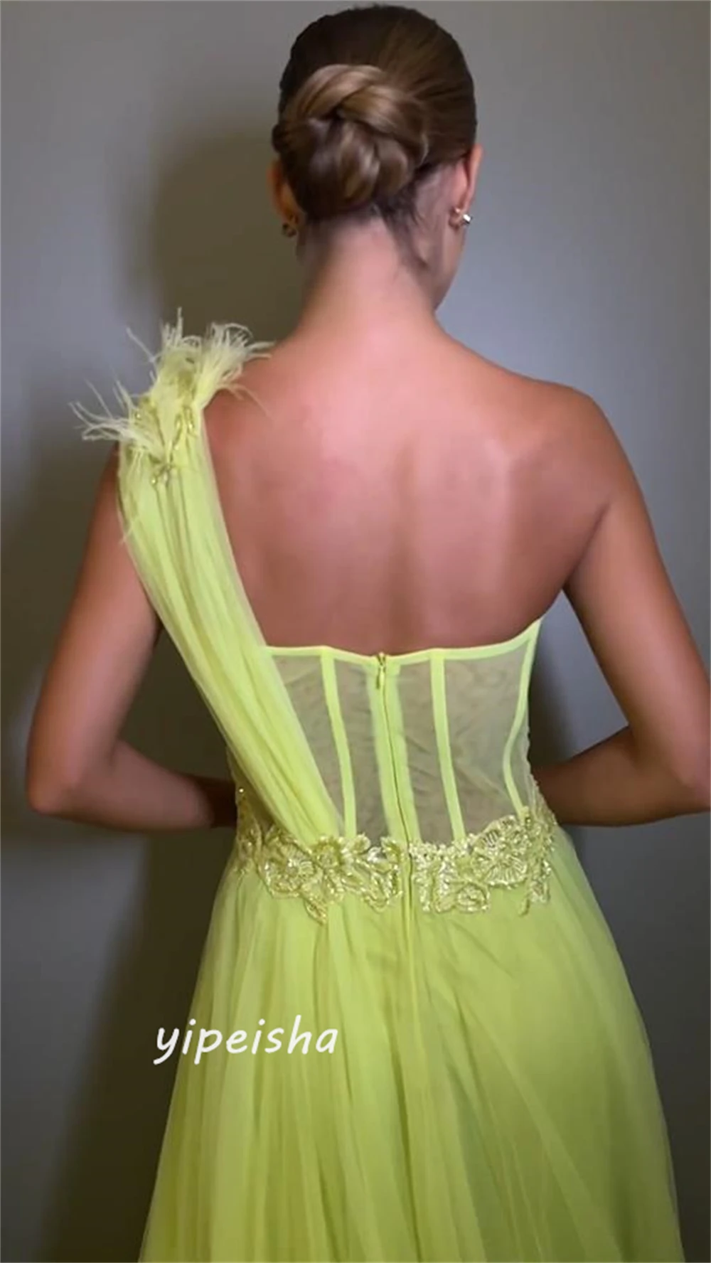 Customized    Tulle Feather Embroidery Valentine's Day A-line One-shoulder Bespoke Occasion  Floor Length