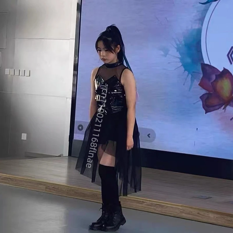 Costume da ballo di strada per bambini Abito da spettacolo Garza nera Set in pelle lucida Pista di modello jazz per ragazza stile hip-hop alla moda