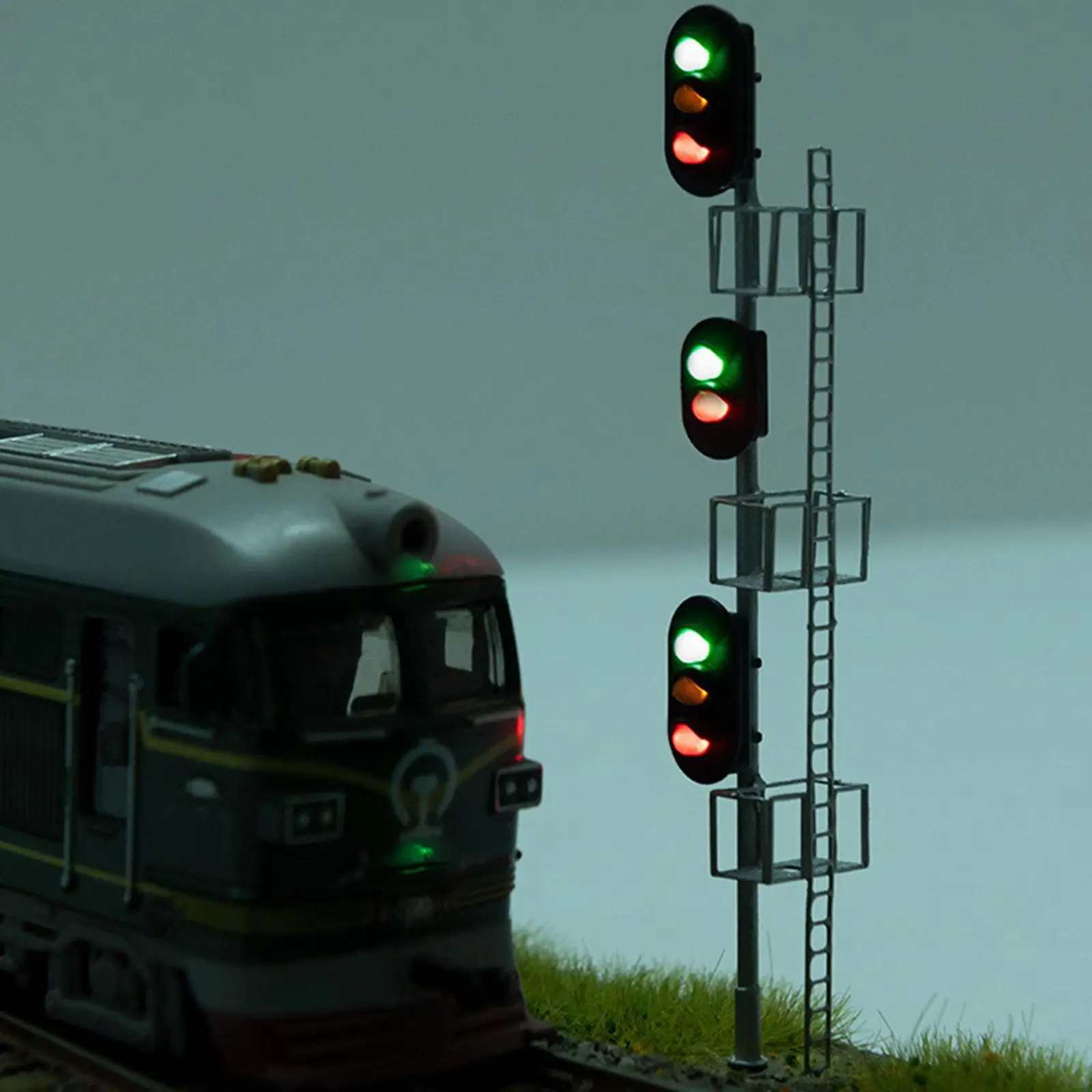 Semáforo de trem modelo em miniatura para layout de micro paisagem ferroviária de trem