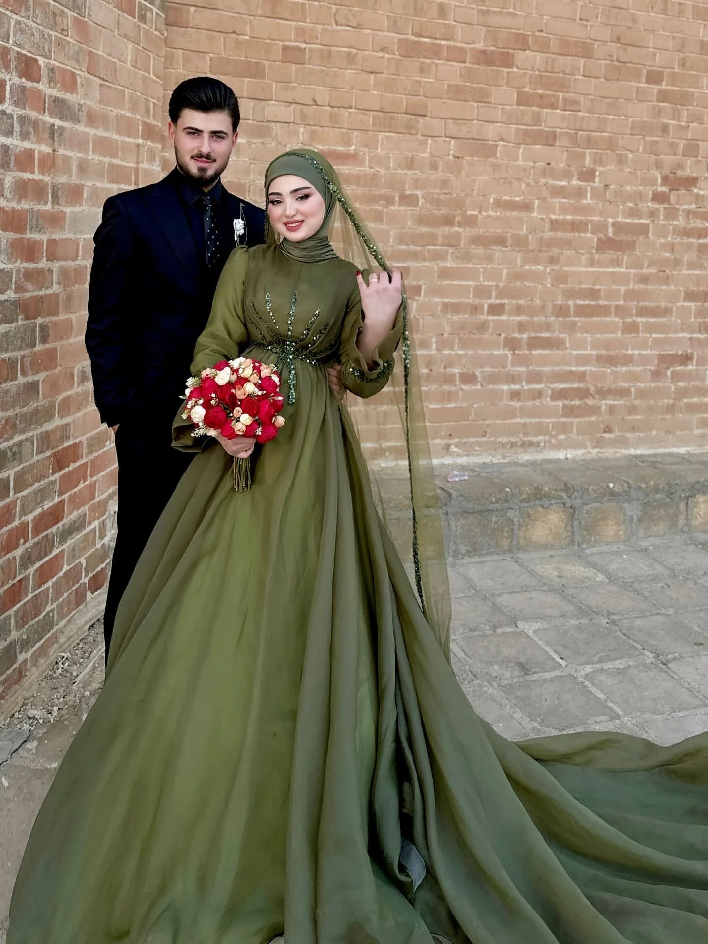 Customized Olive Green Ball Gown Wedding Dress Beaded Sequin Hijab Bridal Gown Flare Sleeve Gelinlik Muslim Dresses