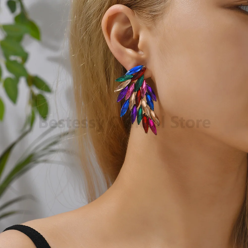 Fashion Design Exaggerated Colorful Feather Piercing Stud Earrings Vintage Luxury Rhinestone Hollow Woman Popular Jewelry Gifts