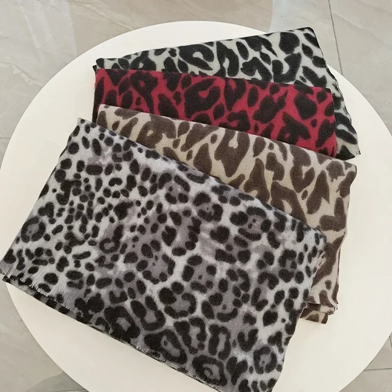 Nueva bufanda cálida de Cachemira de imitación con estampado de leopardo, bufanda decorativa a prueba de frío de doble uso para Otoño e Invierno,