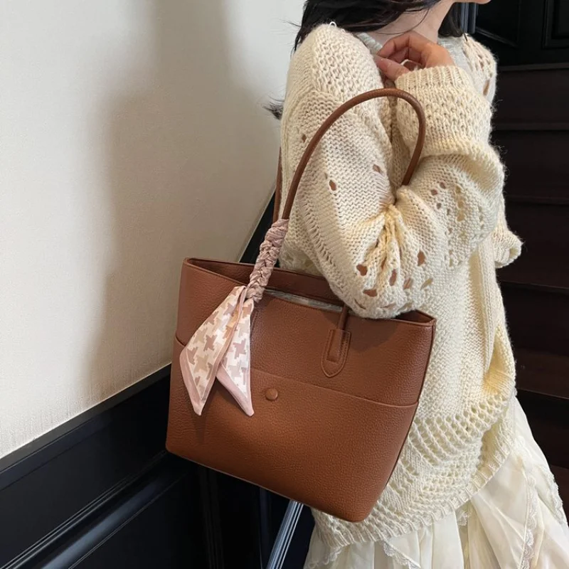 

High-End Women's Casual Simple Leather Tote Bag Paris Fashionable Elegant Ladies Vintage Crossbody Bag