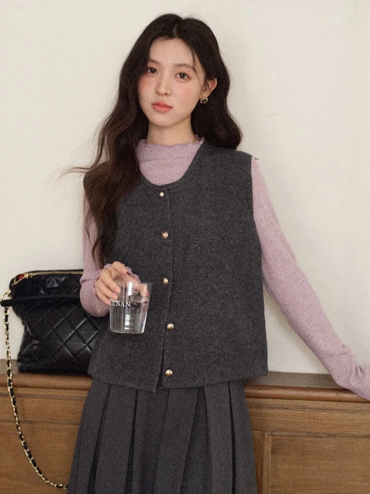 ALXNAN グレーベストレトロゴールドボタン付きルーズフィットレイヤリングノースリーブベスト女性の秋冬多用途レディース服 L58138