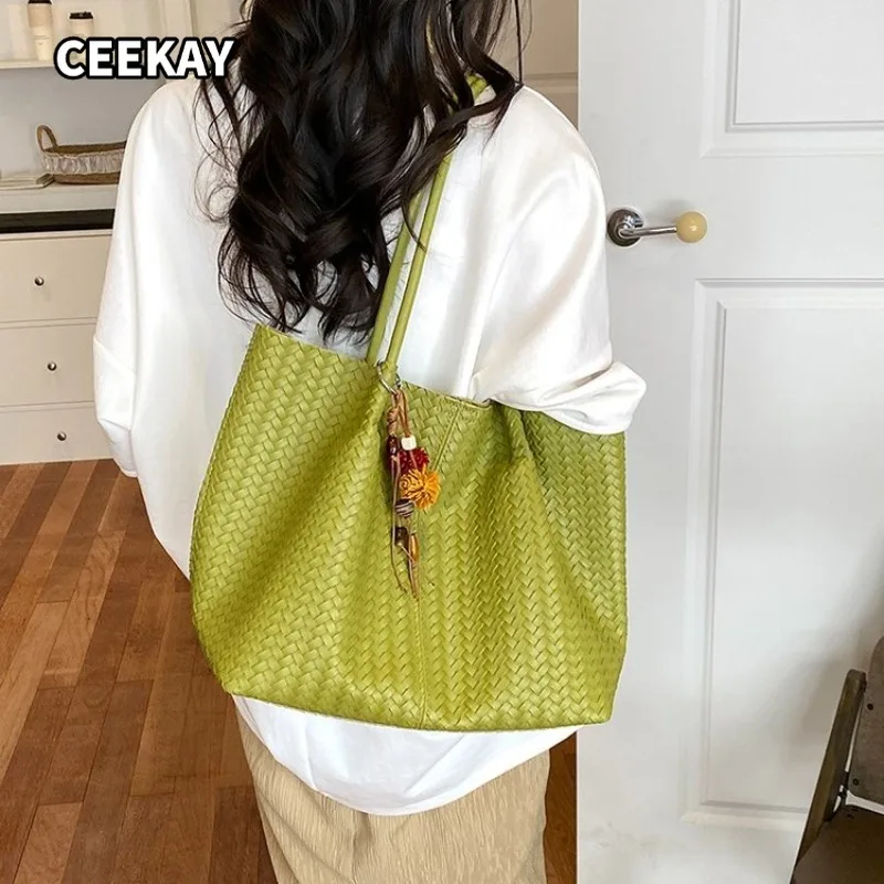 

Casual Soft Woven Large Tote Shoulder Bag with Floral Light Portable Handbag for Errands Beach Getaways and Fresh Summer Styling