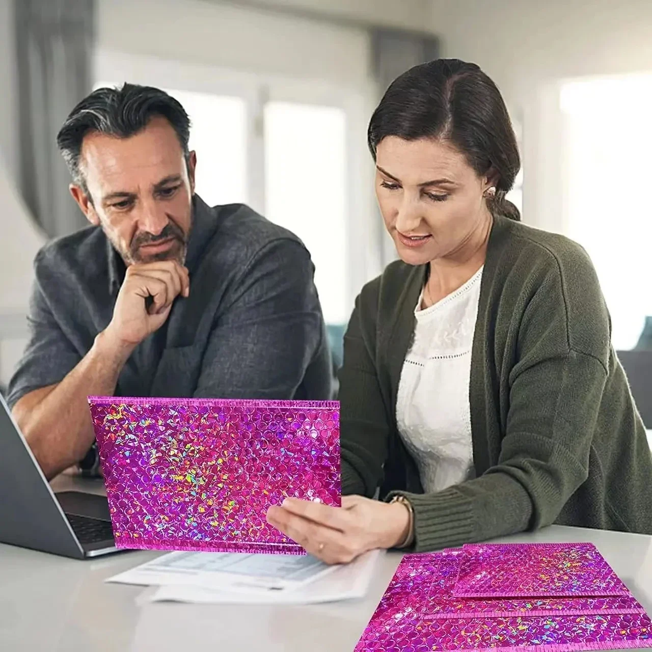 50Pcs Holographic Bubble Mailer Rose Red Mailing Envelope Waterproof Courier Bag Padded Bubble Envelopes Pack Bag for Shipping