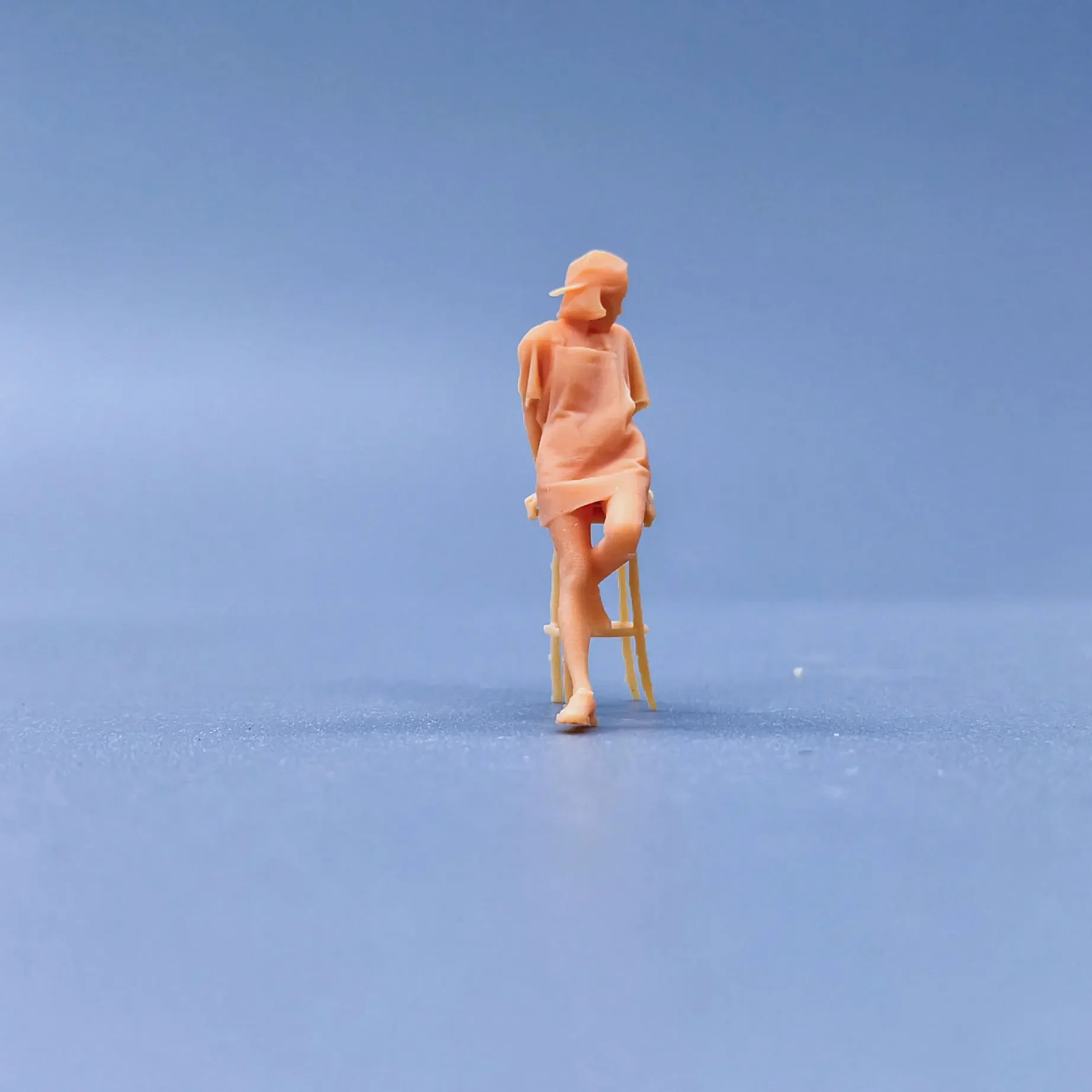 1/64 1/43 Figurines Scale Model Resin Girl Next To Chair+chair Uncolored Miniatures Diorama Hand-painted S121