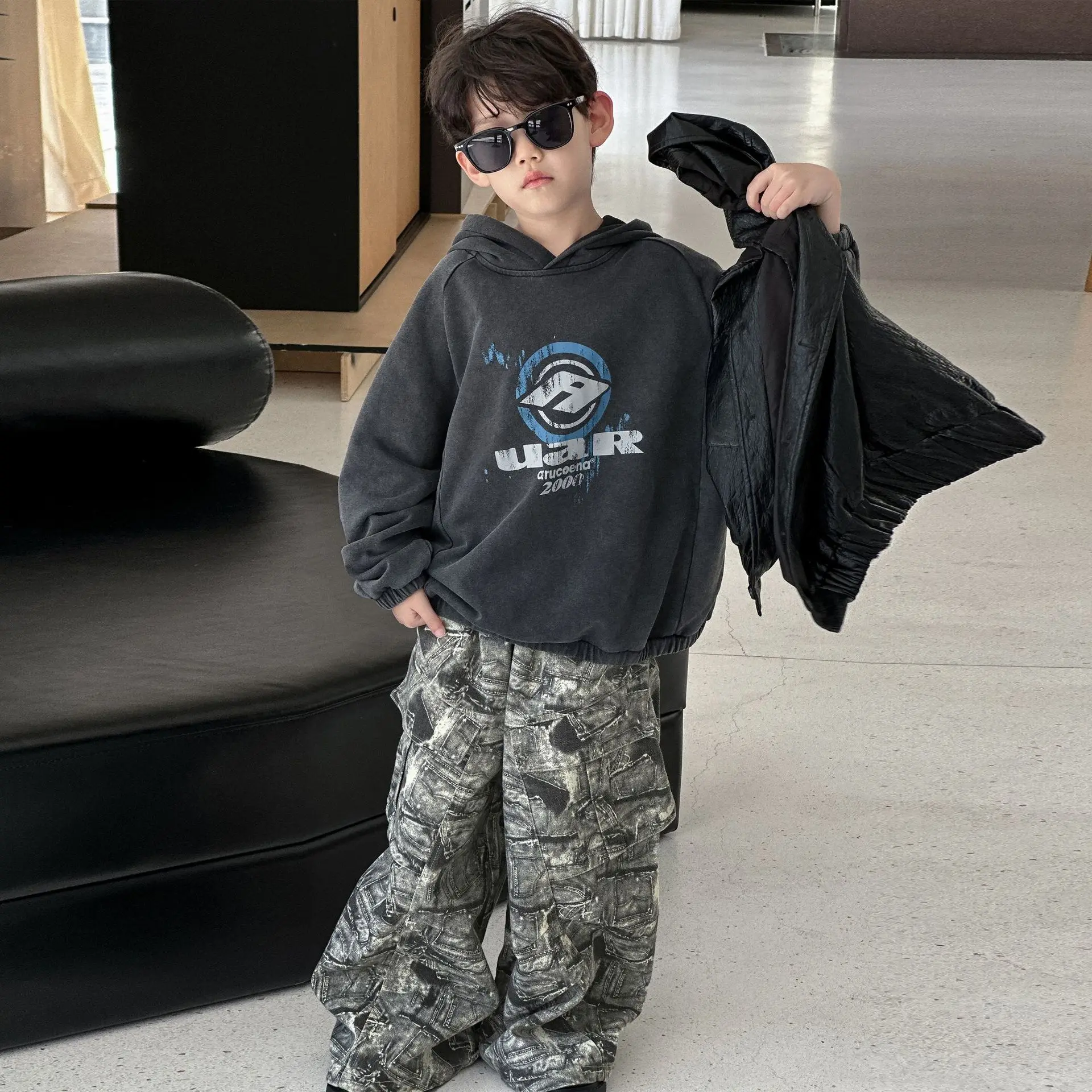 

Boys Hooded Black Letter Sweater New Children's Loose Casual Long-sleeved T-shirt Children's Top 2025 Autumn New Clothing