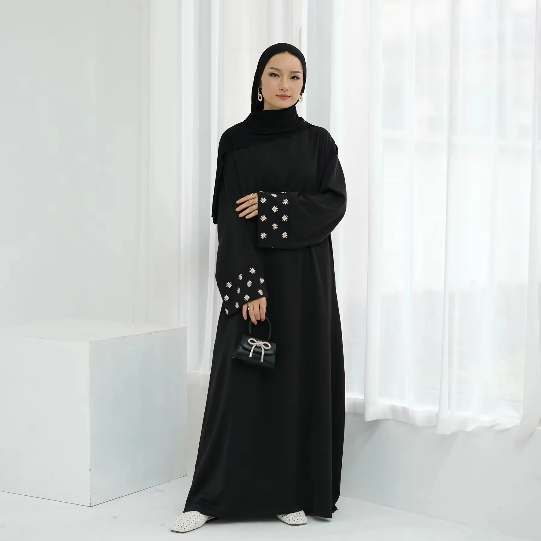 Daisy Embroidered Closed Abaya Muslim Dress for Women, Dubai Turkish Islamic Clothing, Loose Hijabi Robe, Ramadan Eid, Summer