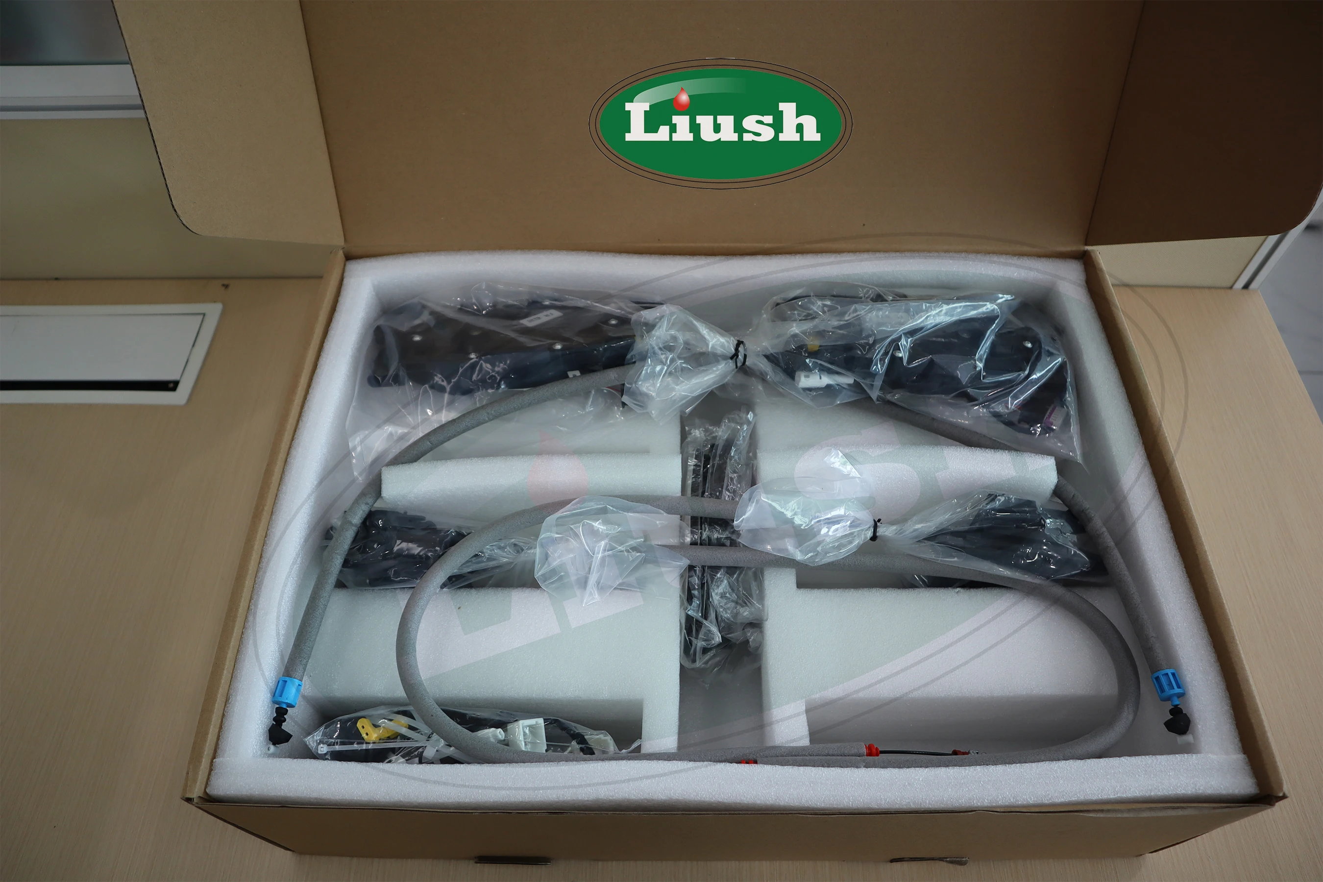 

Система электрического доводчика дверей Liush Power для CLE260, CLE300, CLE53 2024+ с функцией мягкого закрывания (магнитный доводчик)