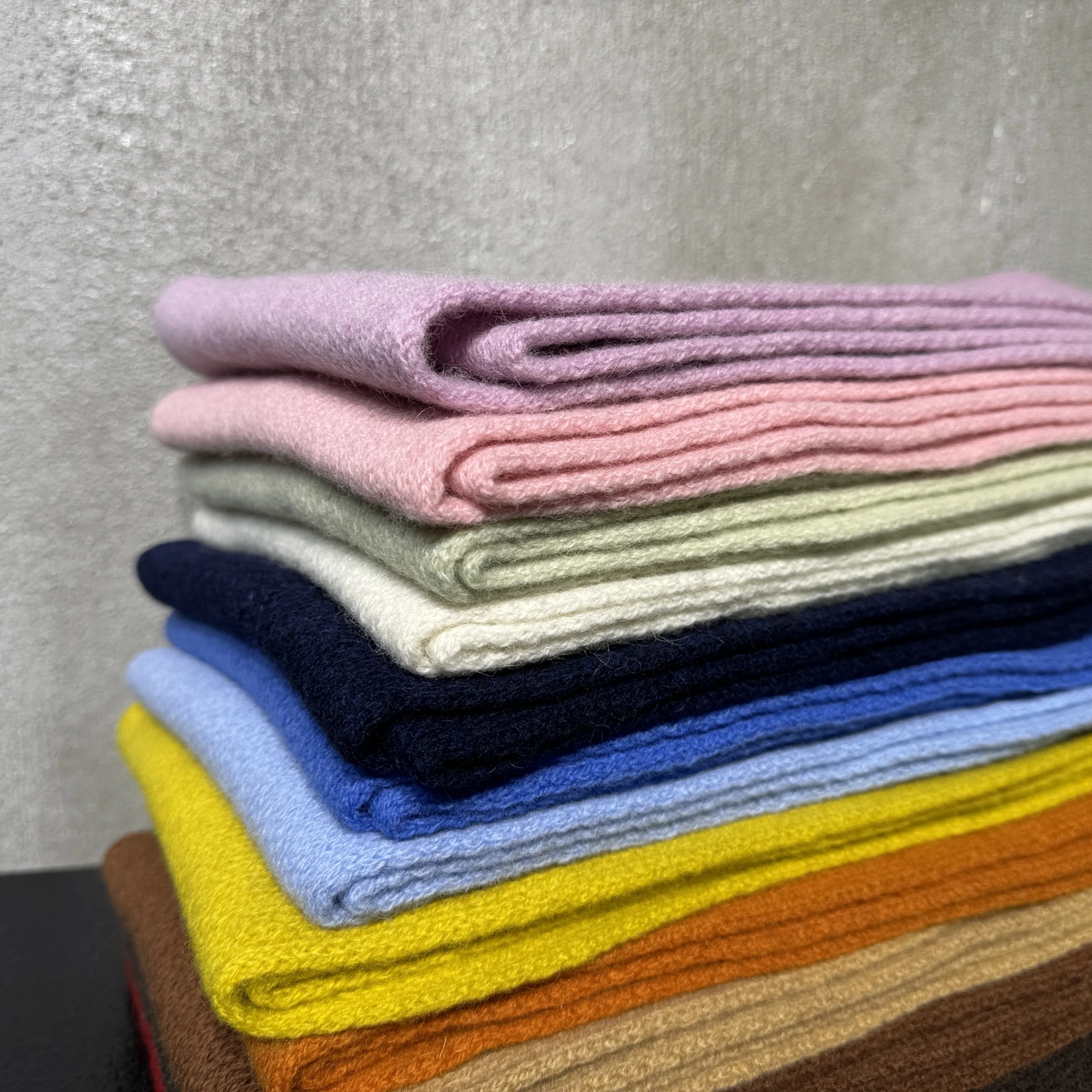 sciarpa-unisex-in-misto-lana-cashmere-e-seta-edizione-classica-lunga-190-cm-larga-20-cm-accessorio-di-moda-maschile-per-l'autunno