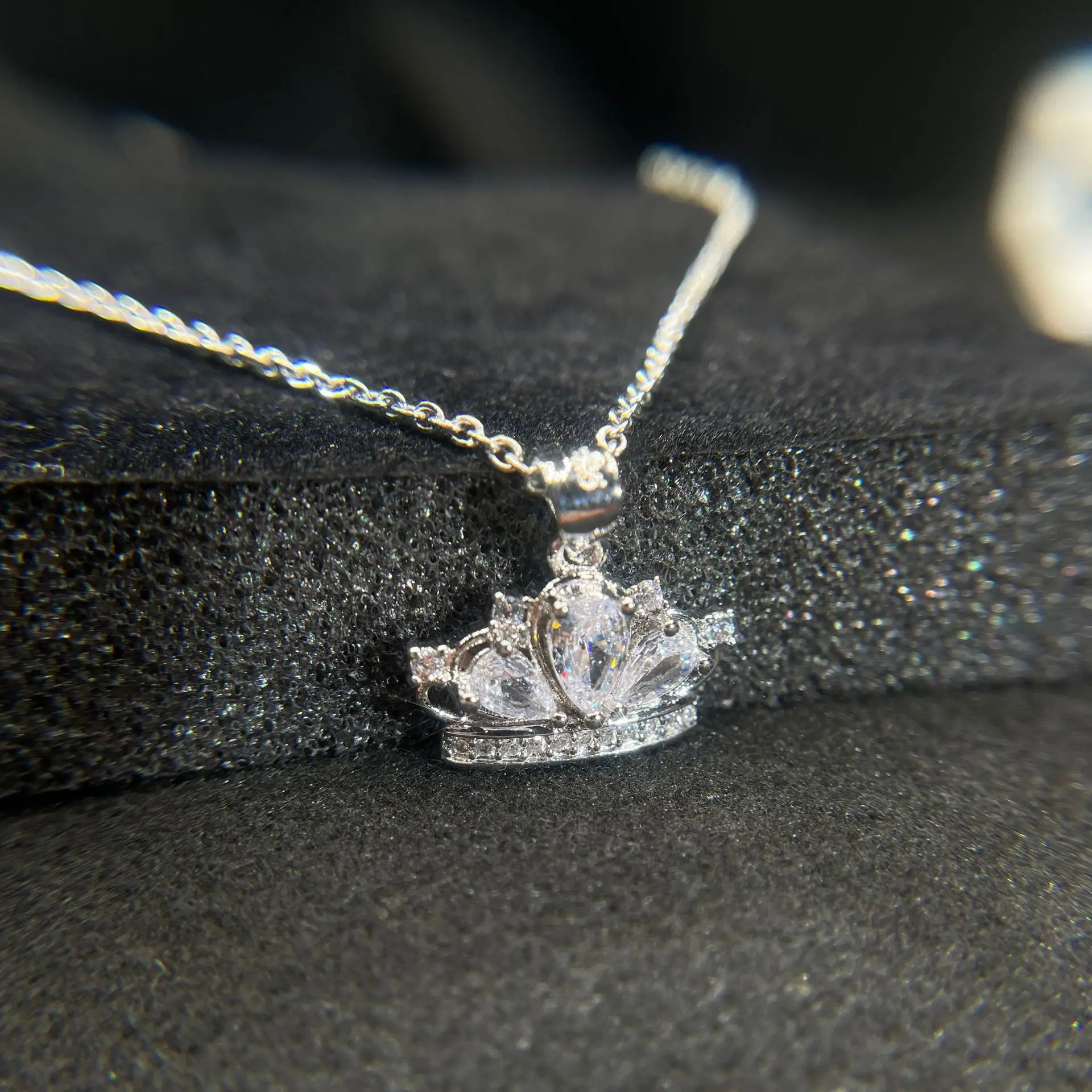 

925 Sterling Silver Elegant Light Luxury Full Zircon Crown Pendant Necklace