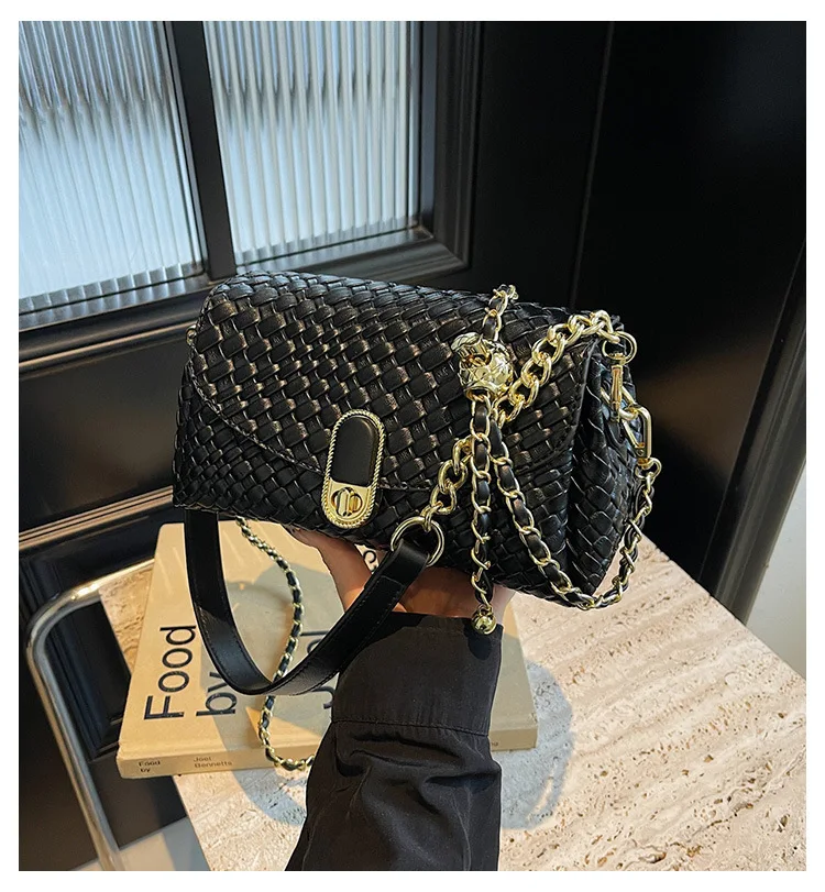 

2025 New Chinese Chain Bag Women Black Crossbody High-end Versatile Commuter Envelope Purse