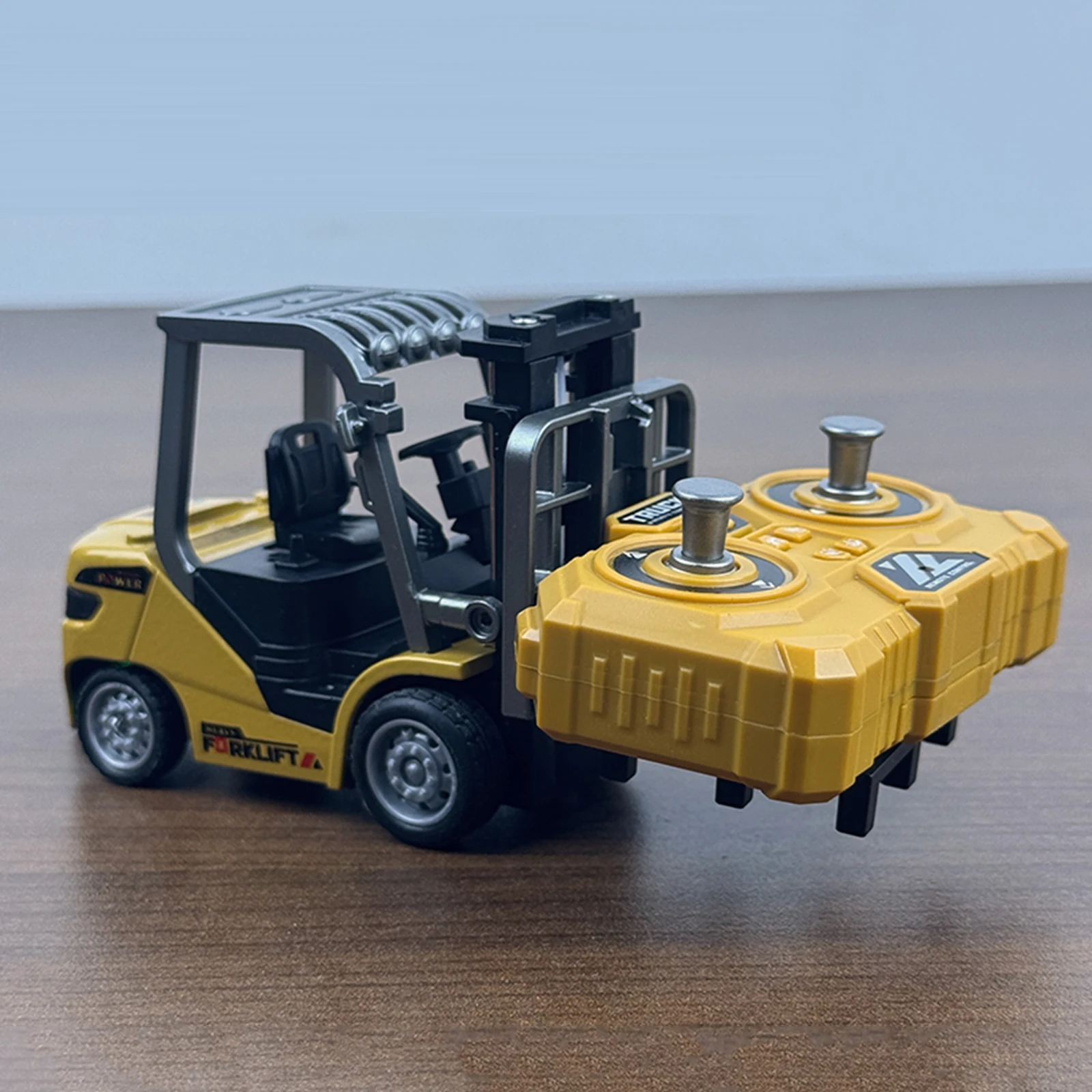 1/64 RC Construction Vehicles Rechargeable Remote Controlled Alloy Forklift Toy Car Model 2 in 1 Transformable Lift Fork & Hook