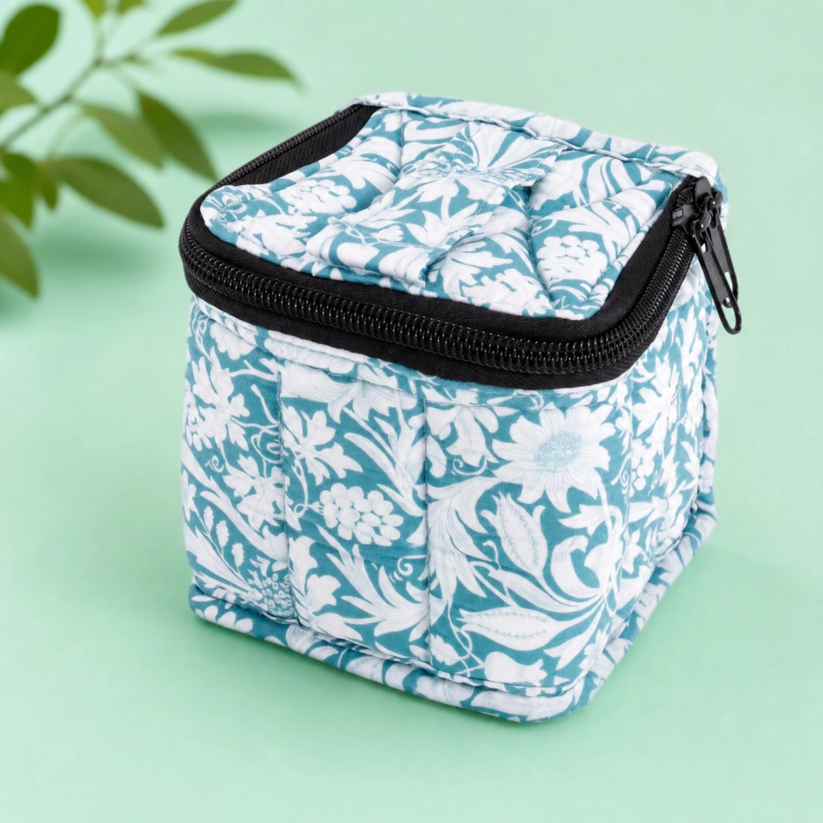 cube-storage-bag-with-zipper-padded-quilted-makeup-bag-makeup-organizer-puffy-essential-oil-case-puffer-for-travelers-suitcase
