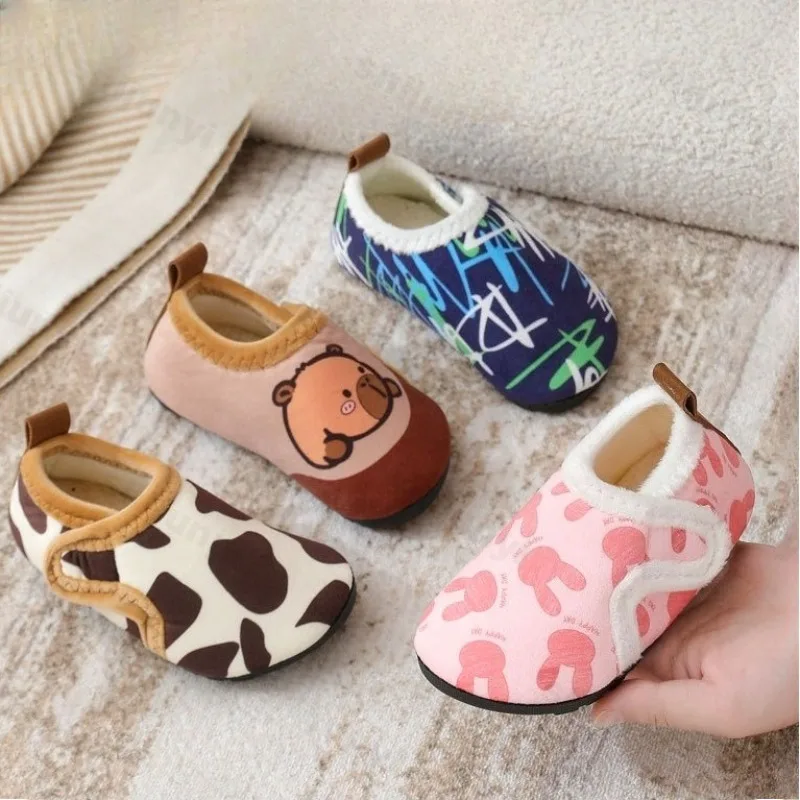 

Детские теплые волосатые нескользящие носки с милым принтом, новинка зимы 2025, модные плюшевые удобные низкие хлопковые туфли для мальчиков в помещении