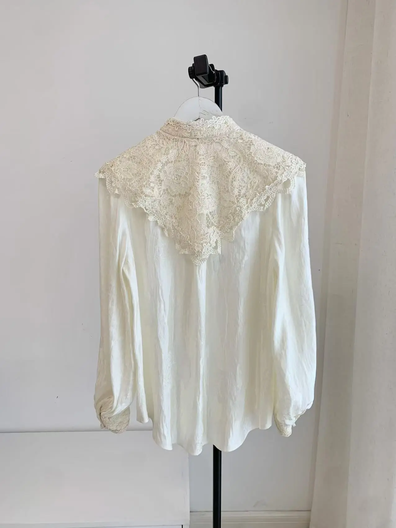 

2025 New Women Linen Single Breasted Lace Lapel Long Sleeved Fashionable Shirt