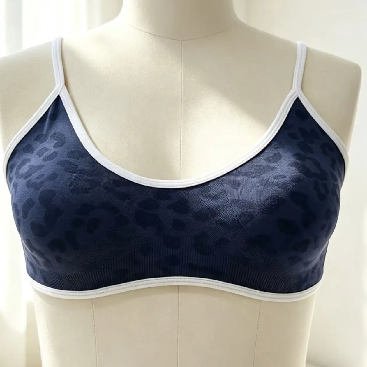 Pericic Sport-BH mit Leopardenmuster für Damen, atmungsaktiv, weich, bequem, hochelastisch, Push-up, für Fitnessstudio, Yoga und Training. – Detail 5