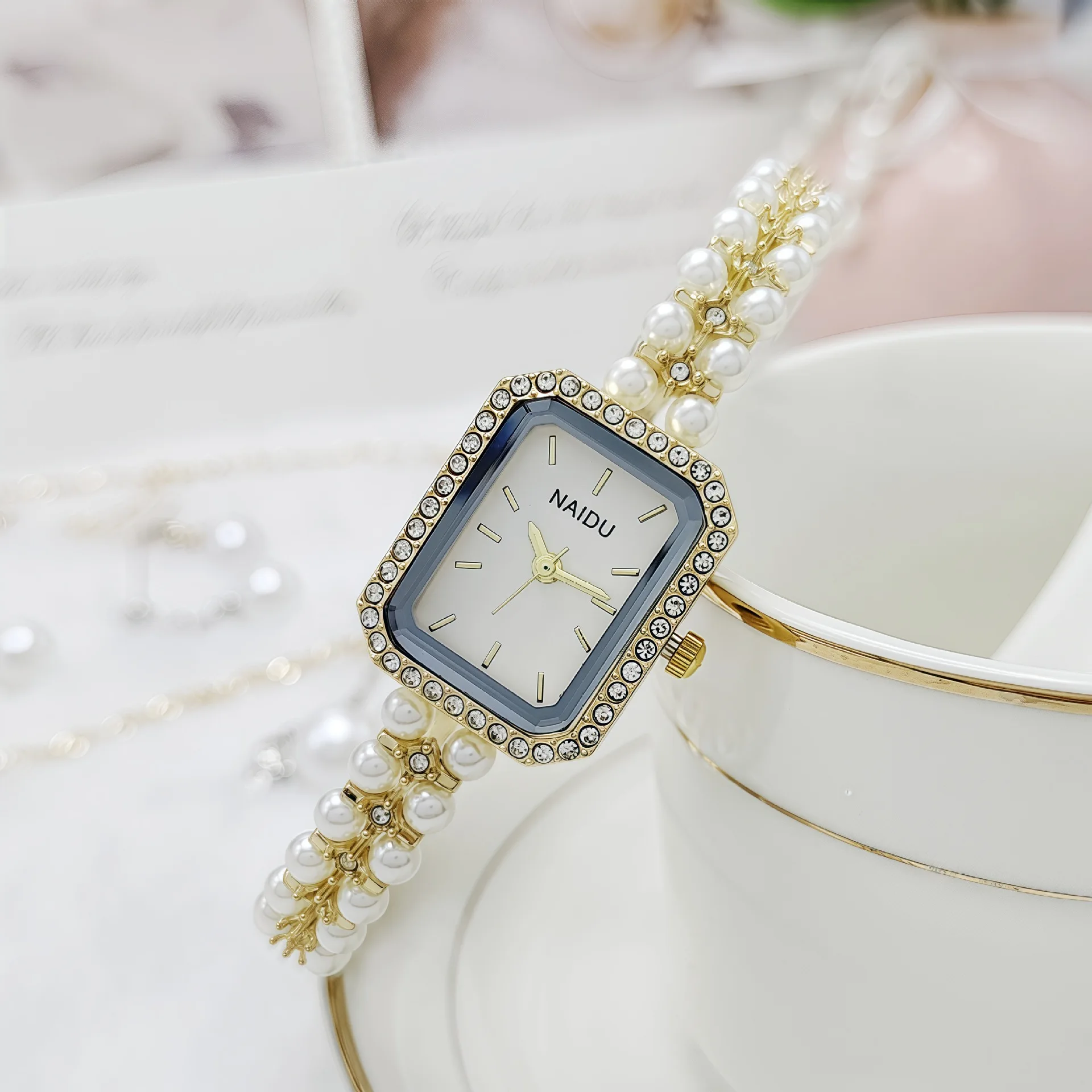 

Женские часы с квадратным бриллиантом и жемчужным ремешком, элегантные женские наручные часы для маленьких девочек, ювелирный браслет, легкие роскошные женские часы
