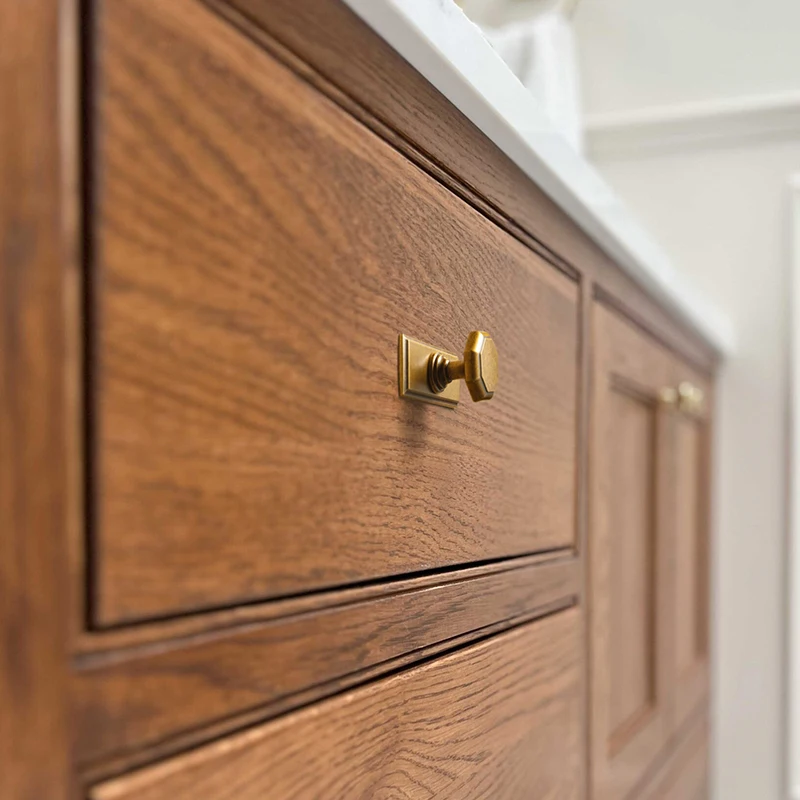 Perillas de cajones de latón antiguo de alta gama Goo-Ki con placa trasera, manija y perillas para muebles de aleación de Zinc, tiradores de armario y cocina