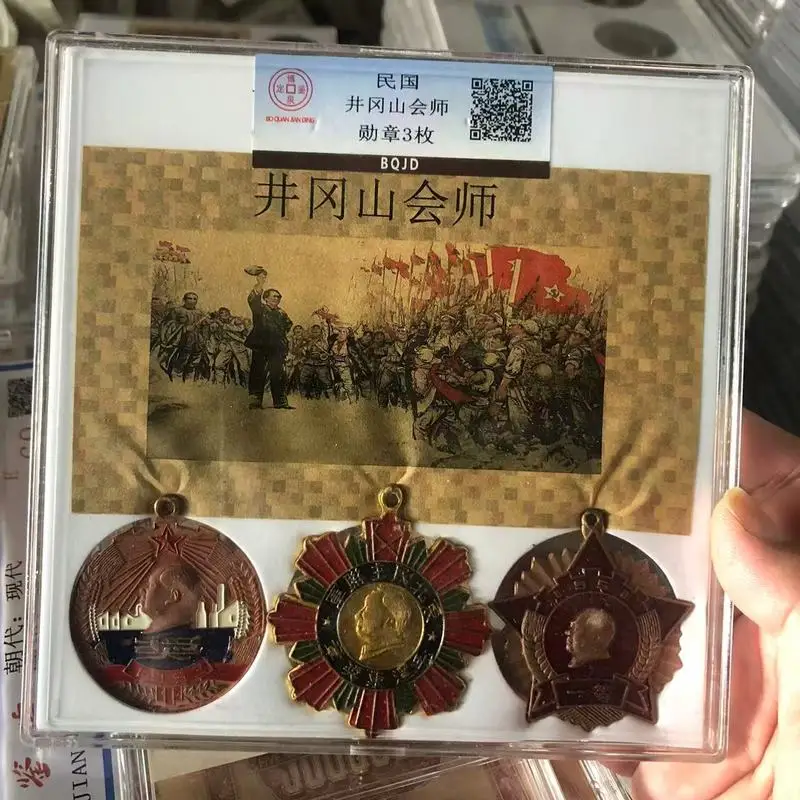 Medal of Merit Collection Decorative Craft Item