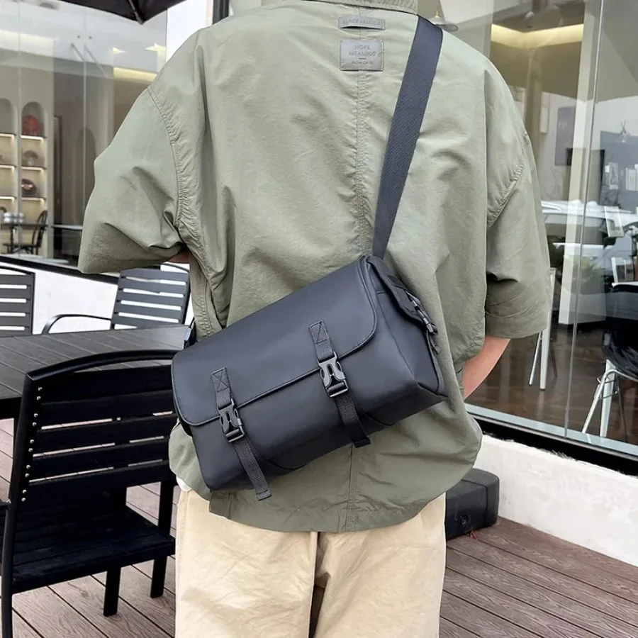 

New fashion new Korean version of the shoulder satchel men and women texture foreign style with the same cross-body bag