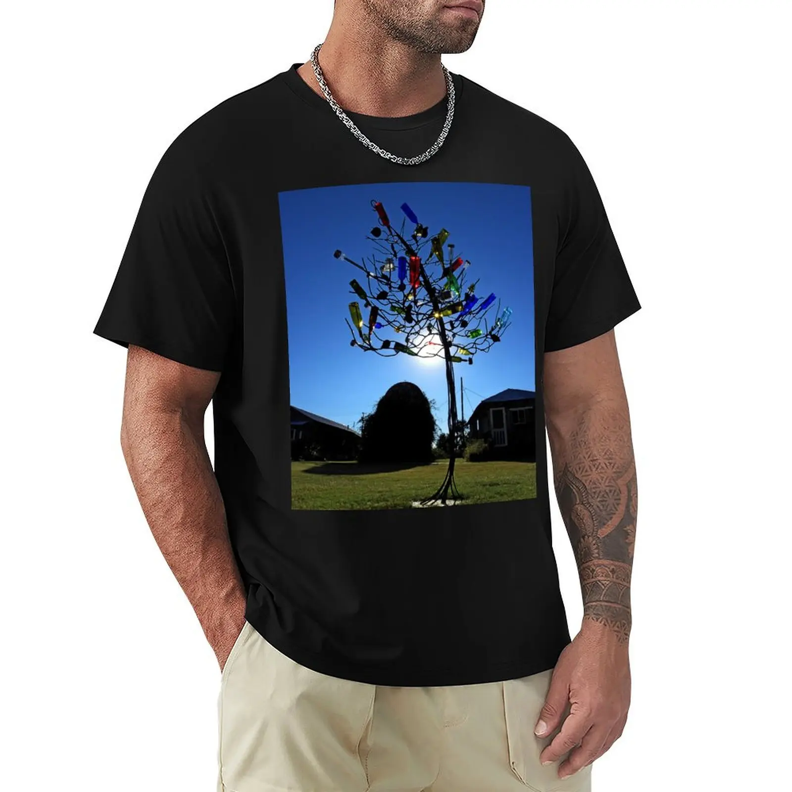 BOTTLE TREE, SHACK UP INN, CLARKSDALE, MISSISSIPPI, USA T-Shirt Simple Casual Short Sleeve Tee