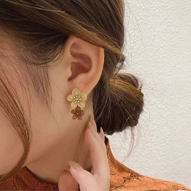 Korean Coffee and Brown Flowers Long Stud Earrings Elegant Plants Earing for Commuting Autumn and Winter