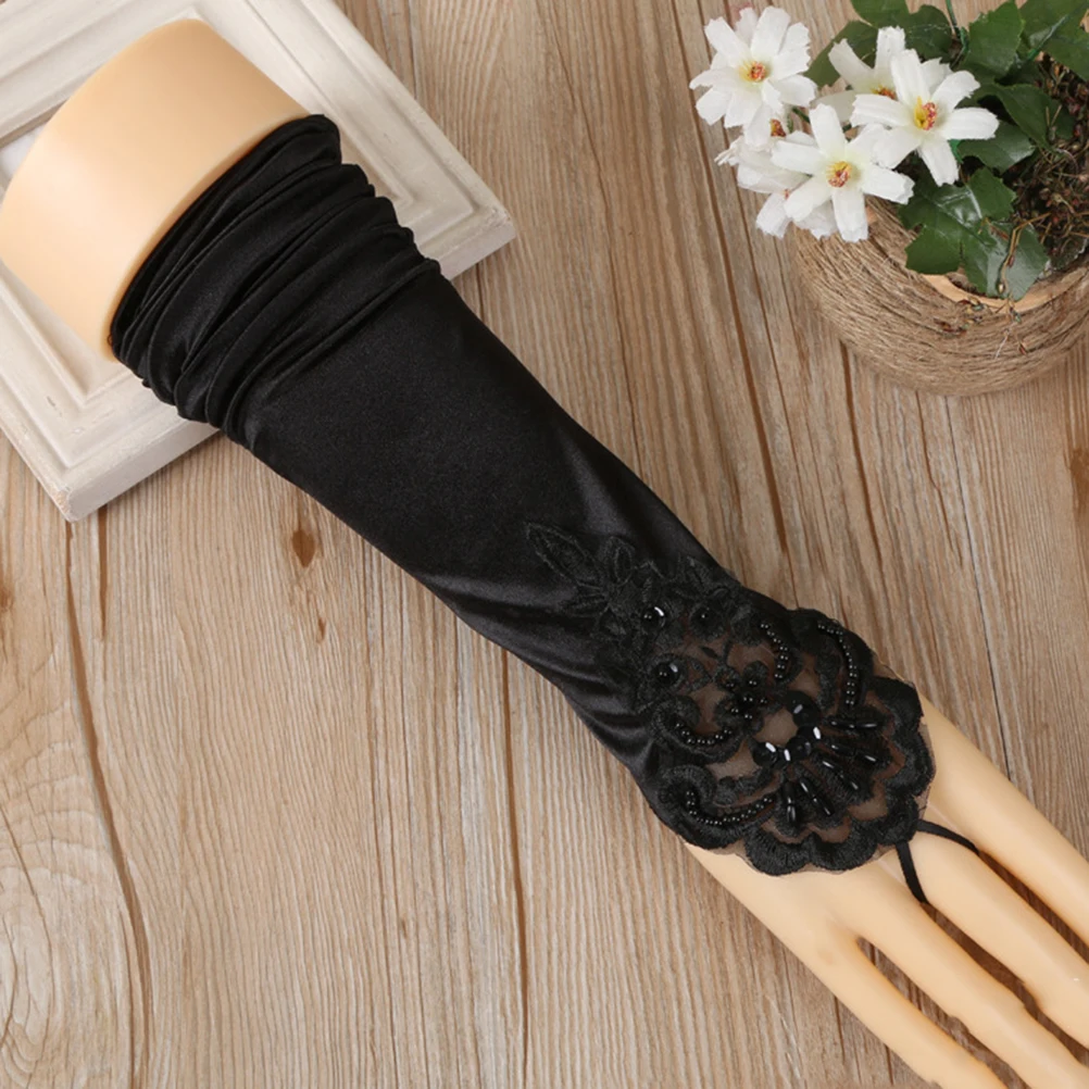 

4Pcs Vintage Party Accessories Set Black Jeweled Headbands Necklace Cigarette Holder Long Gloves for 1920s Flapper Art Deco