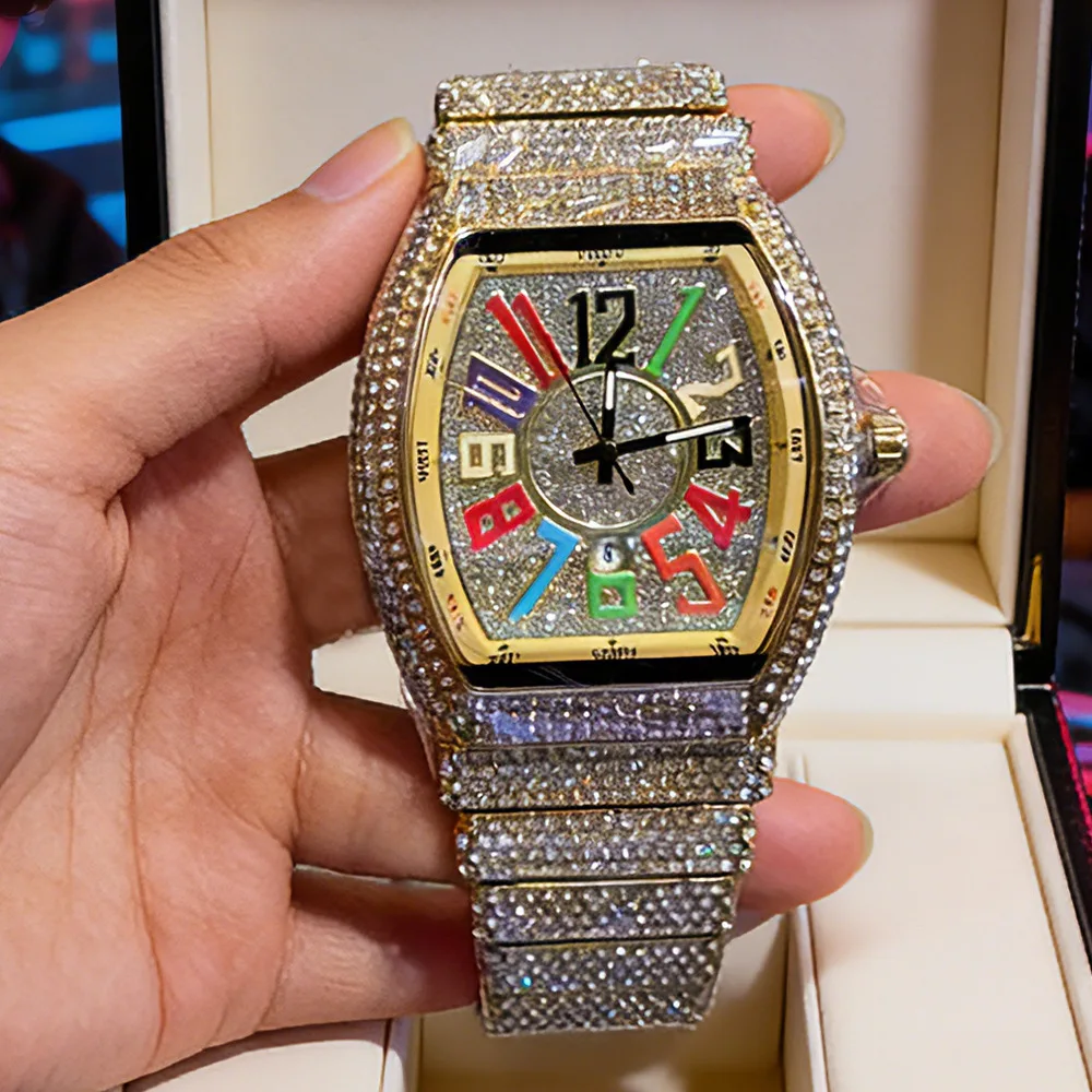 Tonneau Top-Marke Luxus-Diamant-Uhr für Herren Hochwertige Farbstahl-Quarz-Armbanduhr Hip-Hop Ice Out Wasserdichte AAA-Uhren