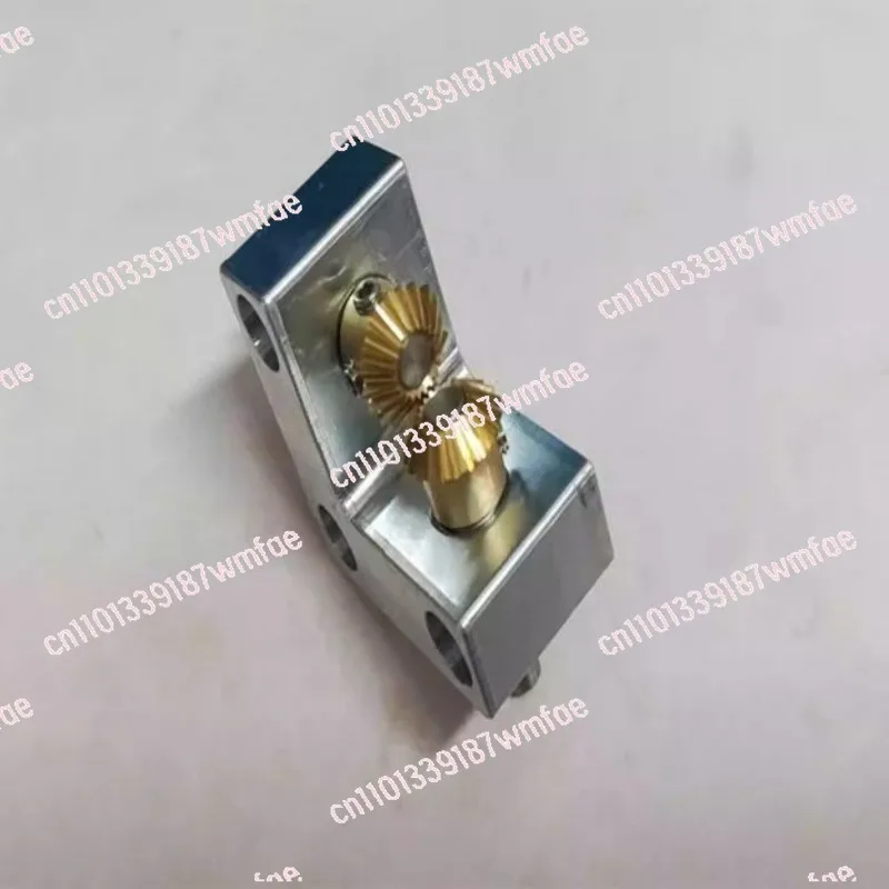 

1:1 Ratio 90 Degree Right Angle Bevel Gearbox Converter, 4mm Input Output Shaft Small Precision Gear Reducer for Transmission
