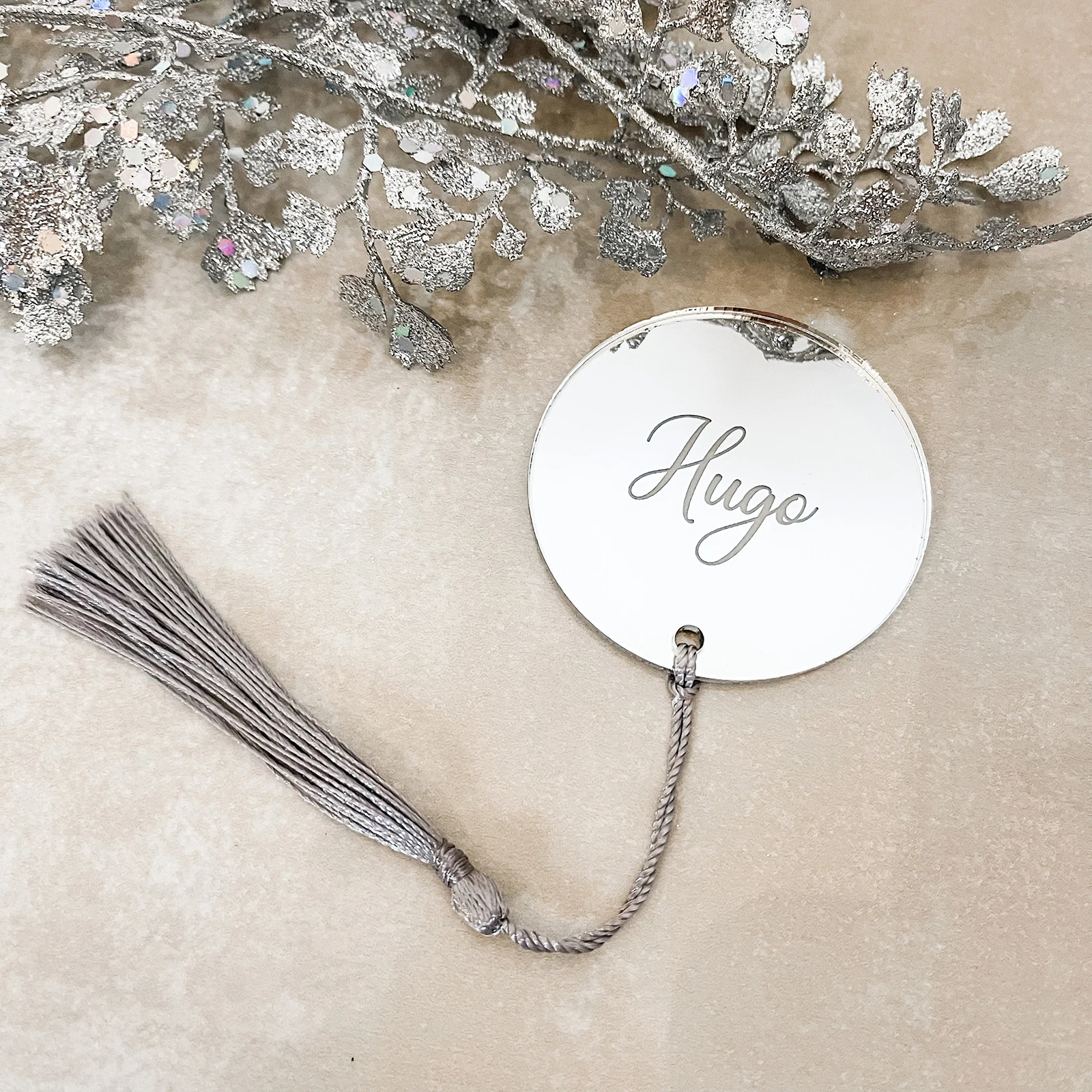 

Blank Silver Round Wedding Name Place Card with Tassel Name Sign,Gift Tag,Luggage Tag,Party Banquet Escort Card,Luggage Tag