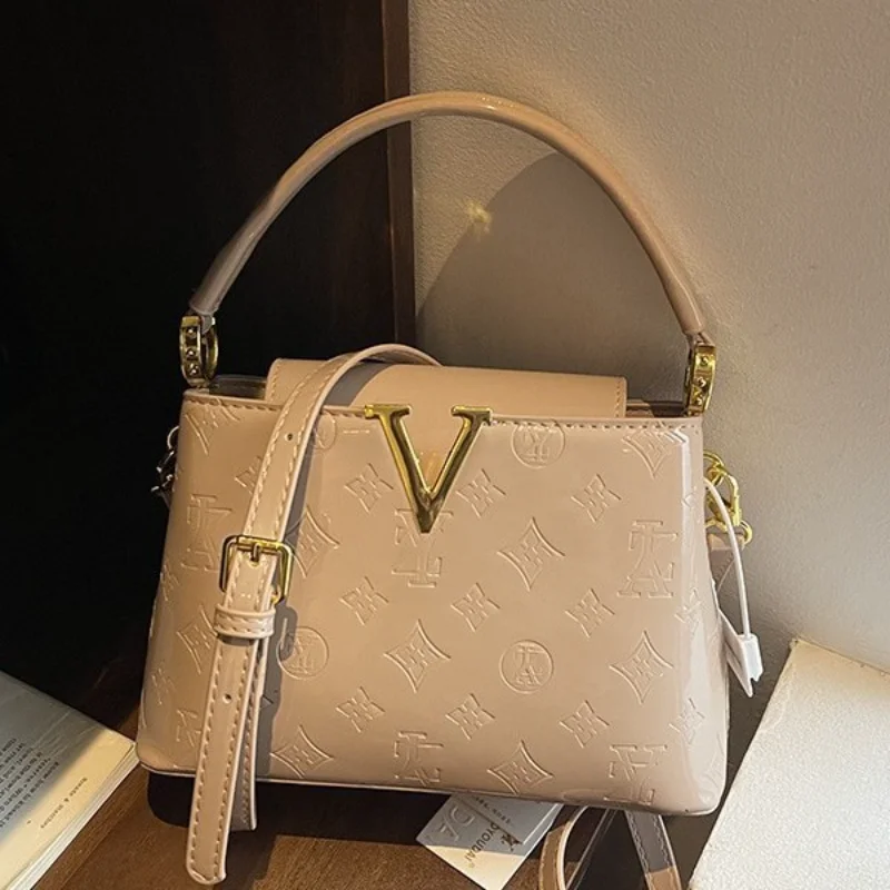 

2025 New Women's Red Patent Leather Bridal Tote Bag, Glossy Crossbody Sling, Chic Shoulder Purse for Ceremony Reception, Elegant