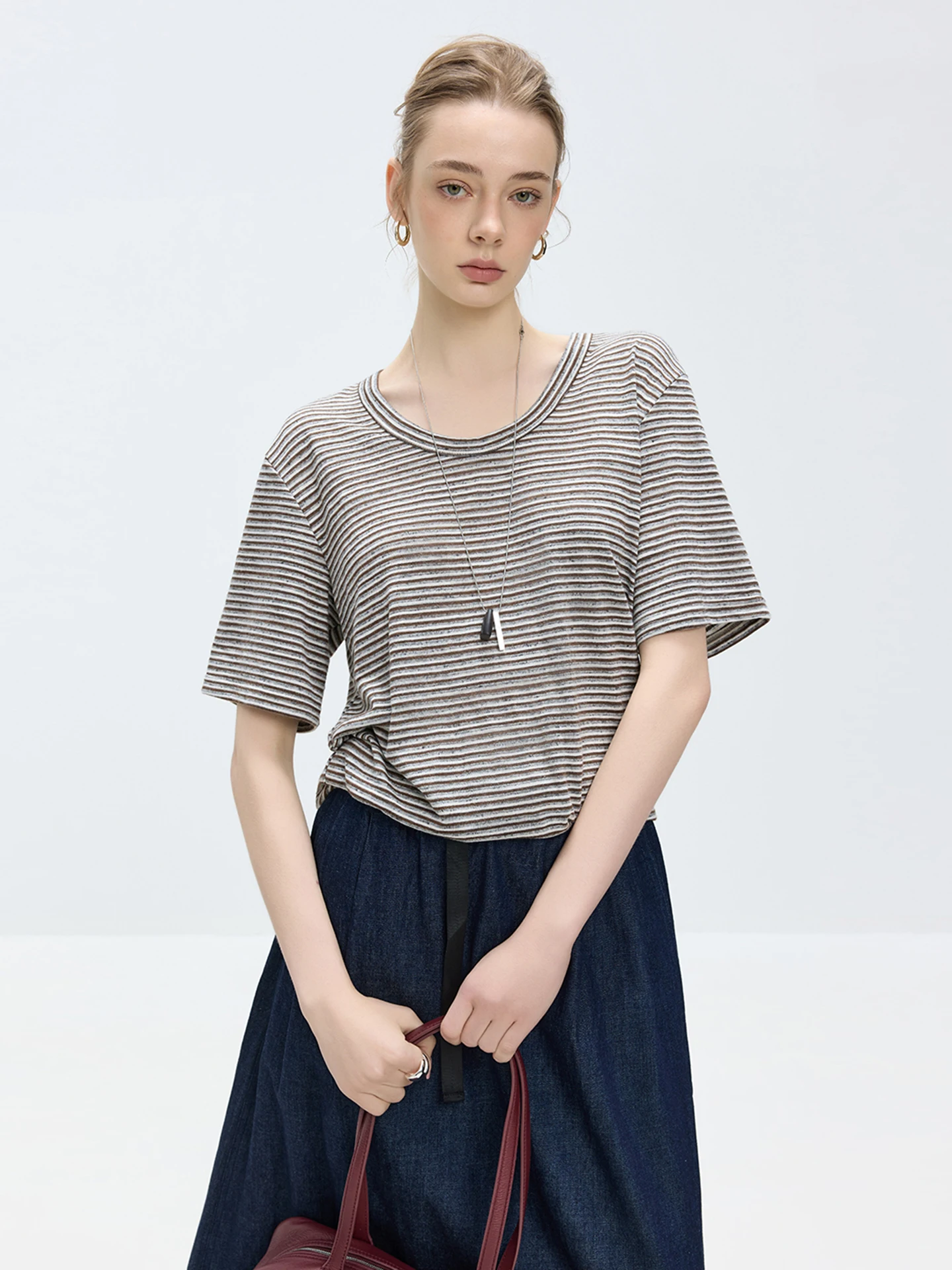 

LUR Women's Classic Linen Stripe Short Sleeve T-shirt round Neck Casual Versatile Spring Fashion Top Skin-friendly Breathable