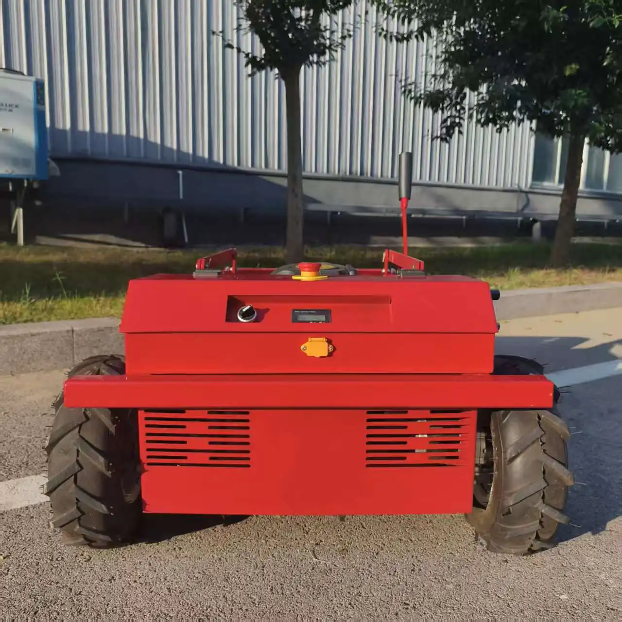 Сверхмощная дистанционная газонокосилка: бесщеточный двигатель, прочные колеса, 30 °   Наклонная способность, малошумный, профессиональный ландшафтный дизайн