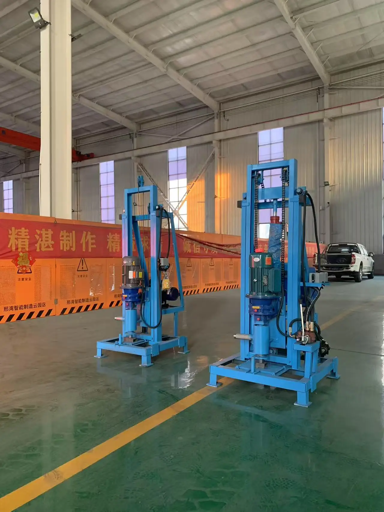 Piccola piattaforma di perforazione idraulica elettrica portatile personalizzata per pozzi d'acqua da 120 metri di profondità per uso domestico ad alta efficienza