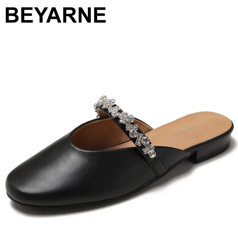 

Сандалии из натуральной мягкой кожи с чехлом на голову, женская модная уличная одежда, новинка 2025 года, толстый каблук в сказочном стиле, полуслипоны на среднем каблуке с жемчугом