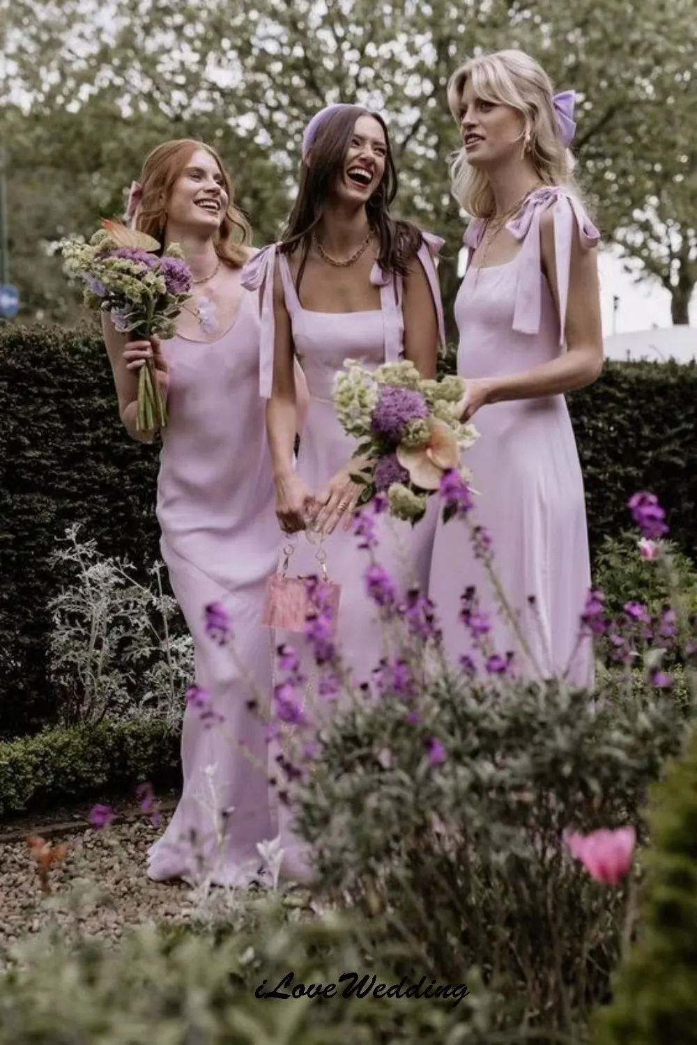 ライトピンクのブライドメイドドレス弓 2025 ウェディングパーティードレス女性ゲストエレガントなサテン床の長さのサテンシンプルなカスタマイズ