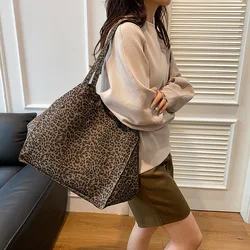 New Versatile Trendy Retro Leopard Shoulder Bag Personality Luxury Design Simple Commuter Underarm Tote Bag