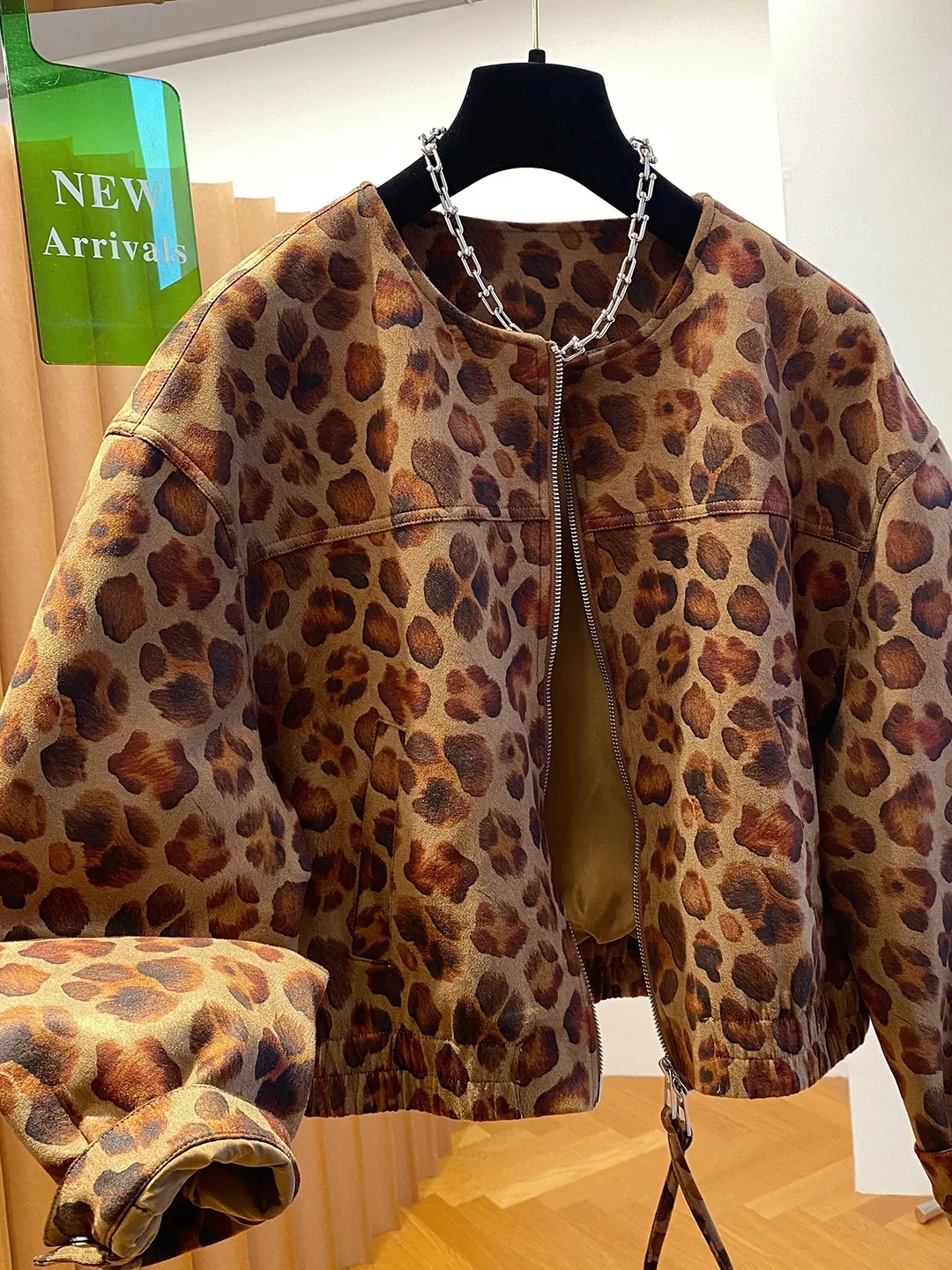 Fashionable Short Leopard Print Jacket Women's Autumn New Arrival Casual Style Zipper Closure No Inner  Regular Thickness