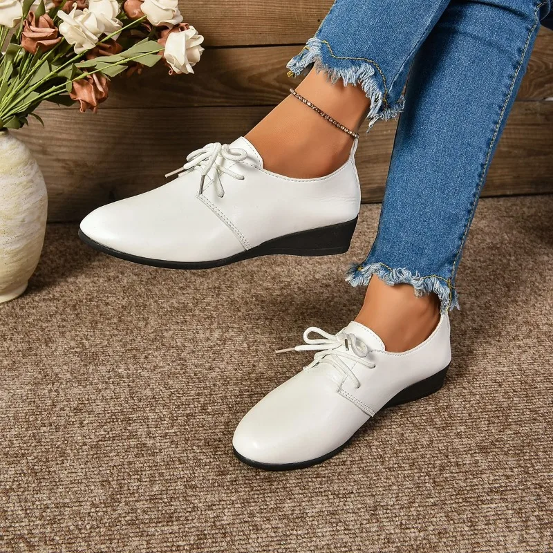 Damenschuhe 2024 Frühling/Sommer Herbst neuer Artikel britischer Retro-Stil spitze weiche Sohle Leder vielseitiger Einzels chuh für Damen