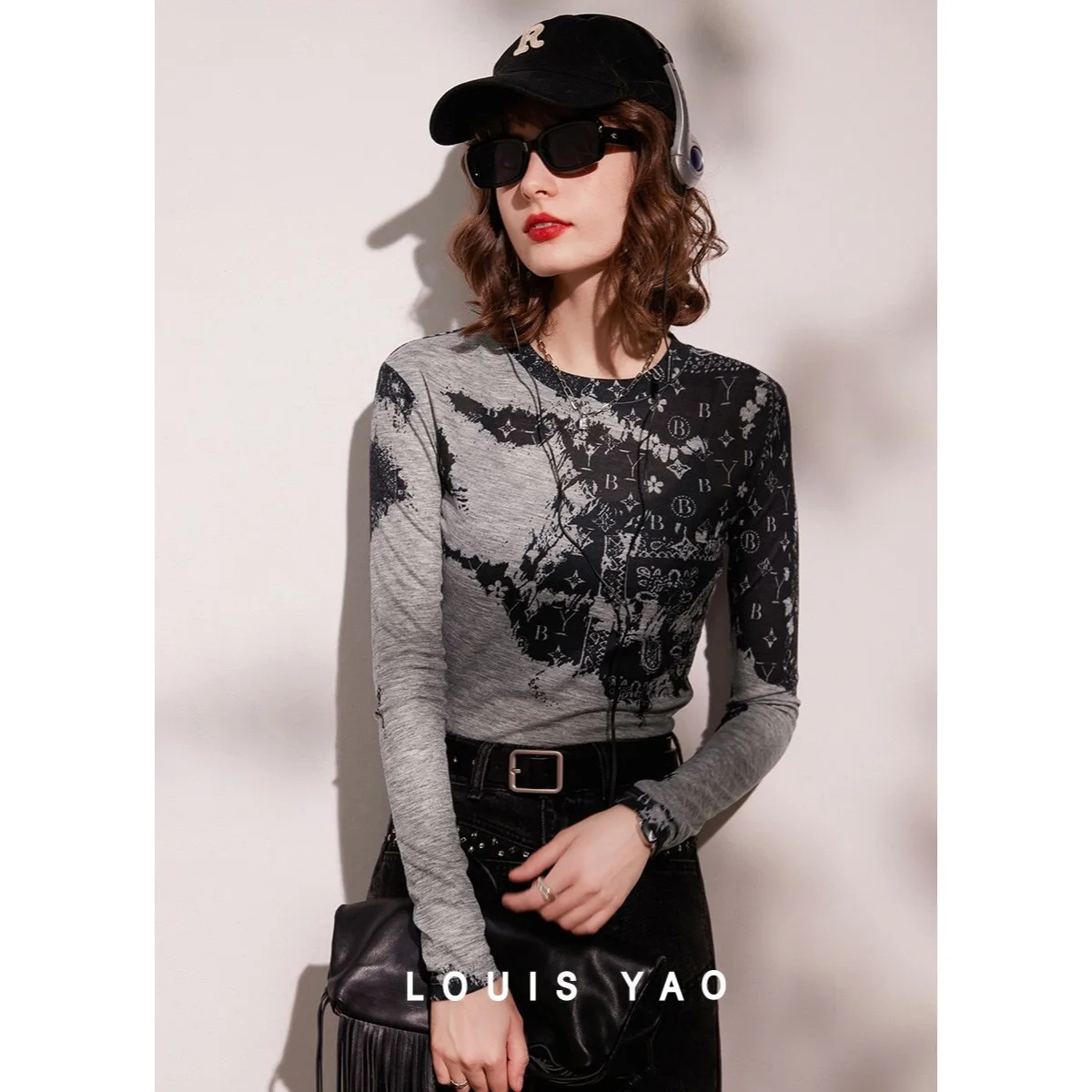 

LOUIS YAO Fashion Print Outerwear-ready T-shirt 2025 Spring/Autumn Essential Tees Round Neck Slim-fit Women's Long-sleeved Top